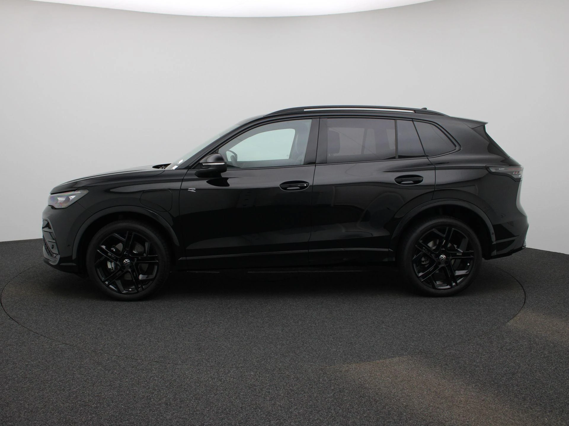 Volkswagen Tiguan met kenteken 118 – autofoto 5