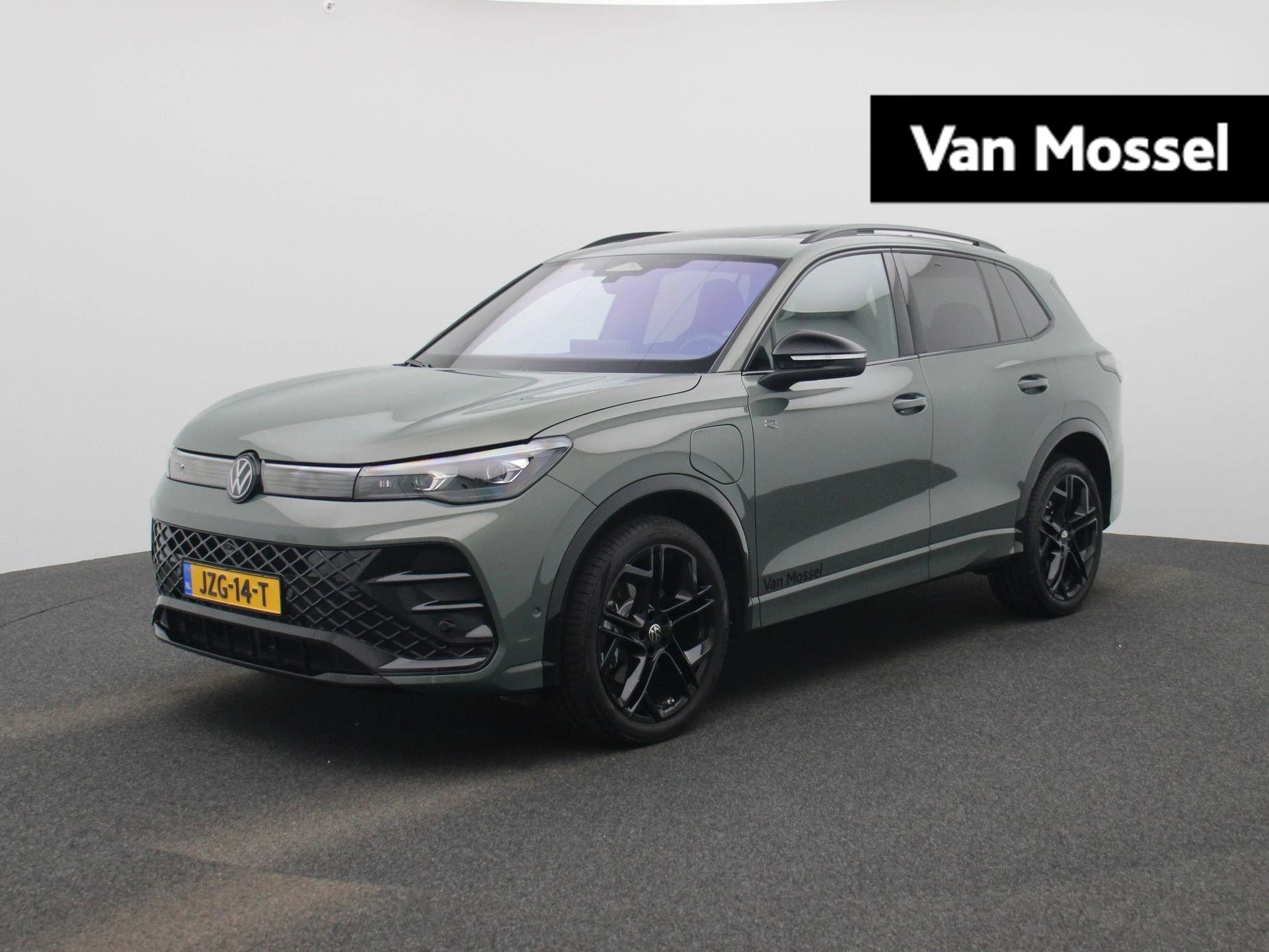 Volkswagen Tiguan met kenteken 16100 – autofoto 2