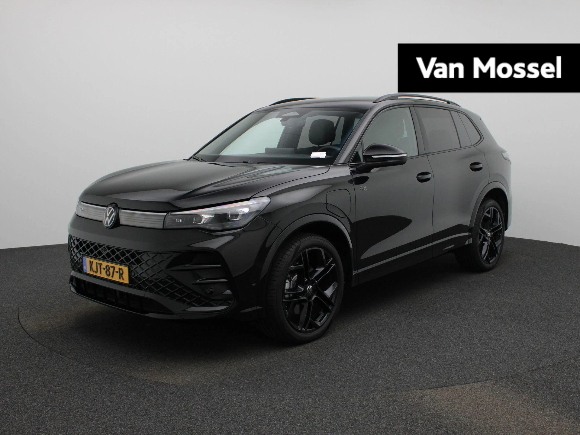 Volkswagen Tiguan met kenteken 16100 – autofoto 2