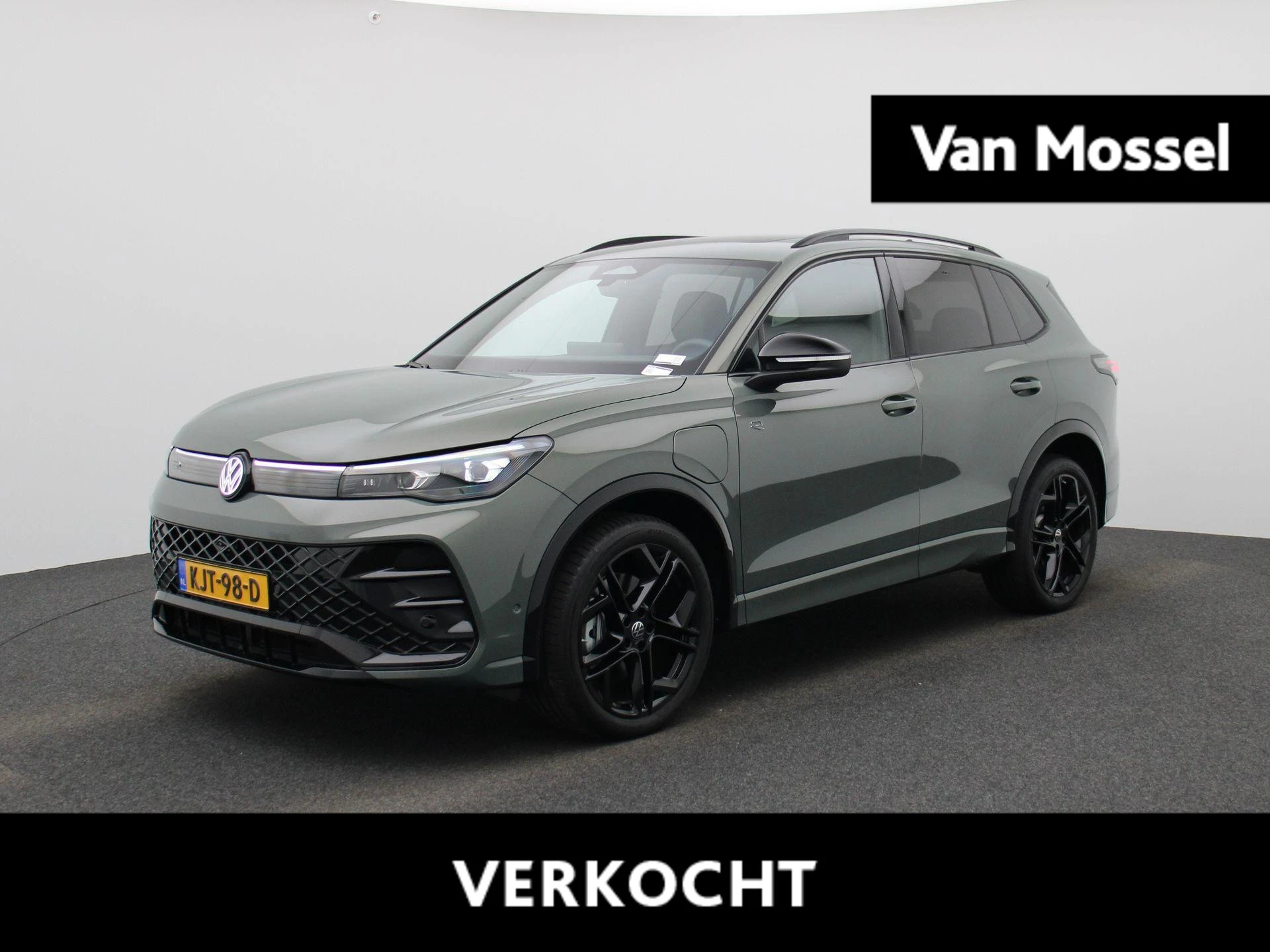 Volkswagen Tiguan met kenteken 16100 – autofoto 2
