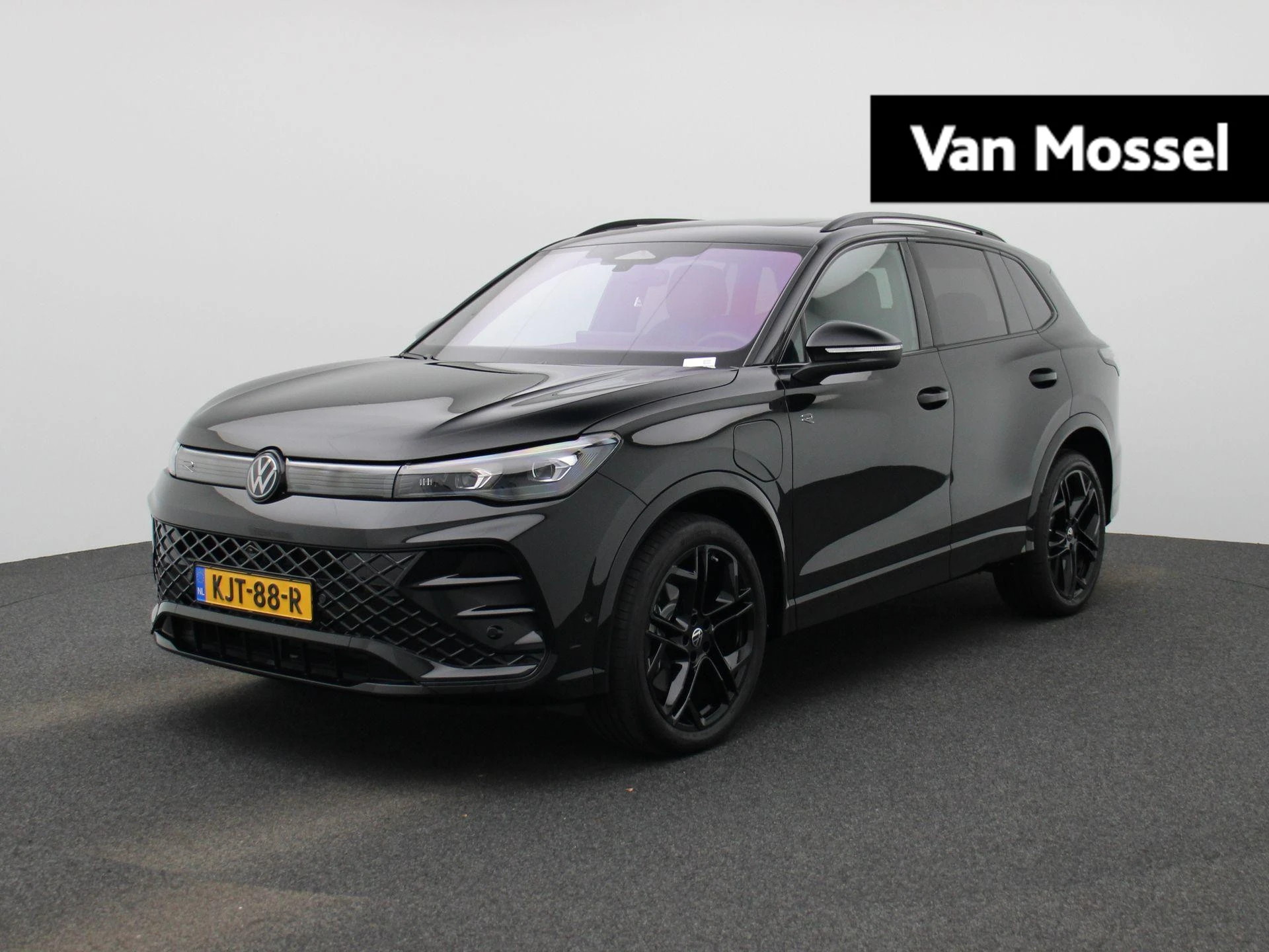 Volkswagen Tiguan met kenteken 16100 – autofoto 2