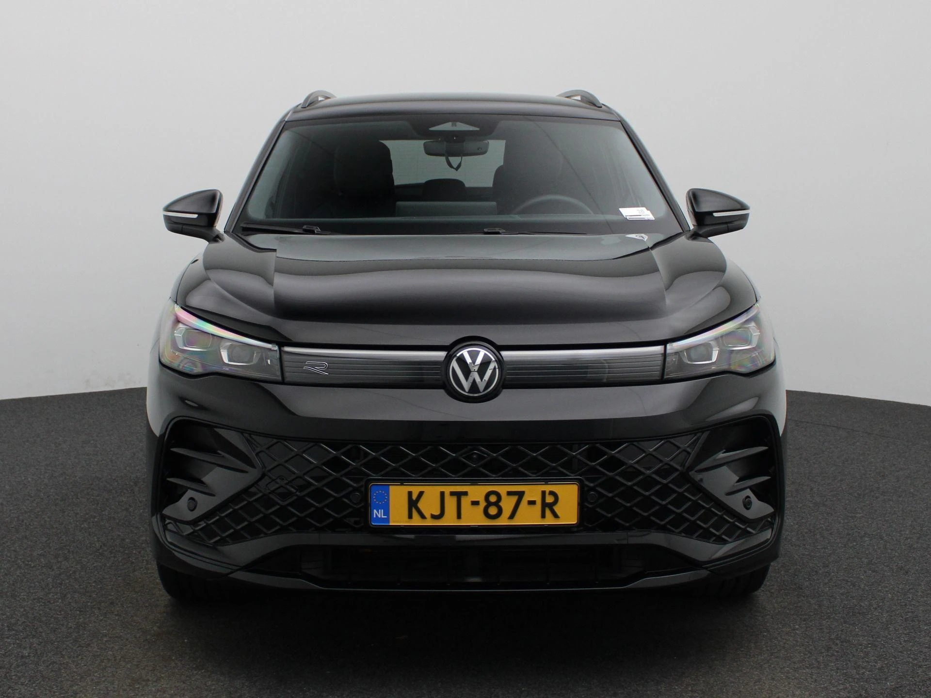 Volkswagen Tiguan met kenteken 16100 – autofoto 4