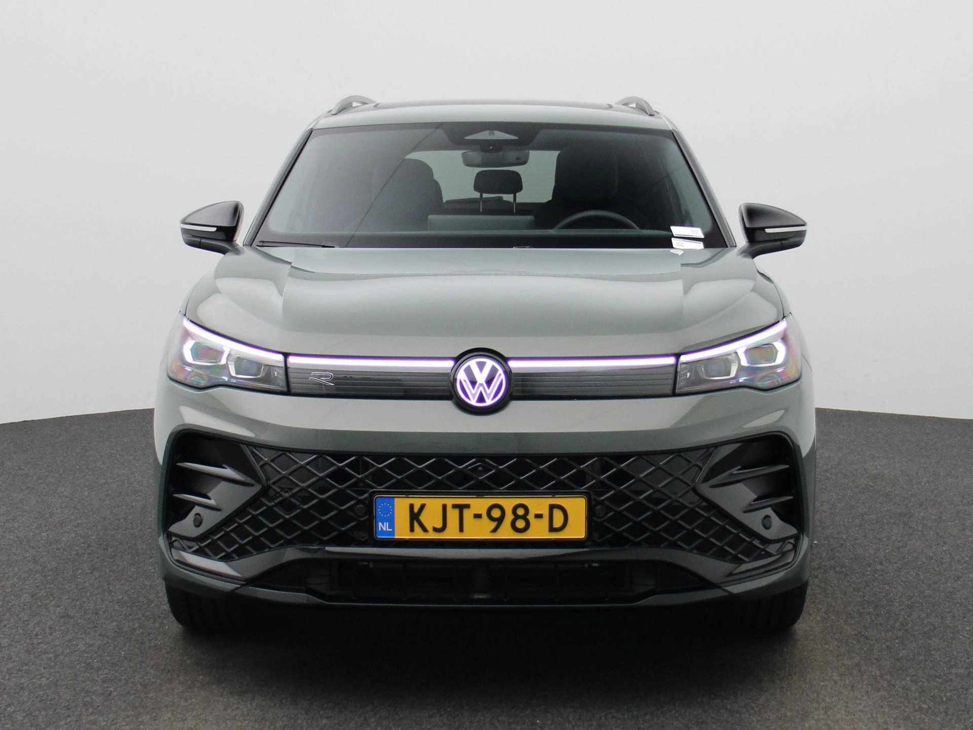 Volkswagen Tiguan met kenteken 16100 – autofoto 4