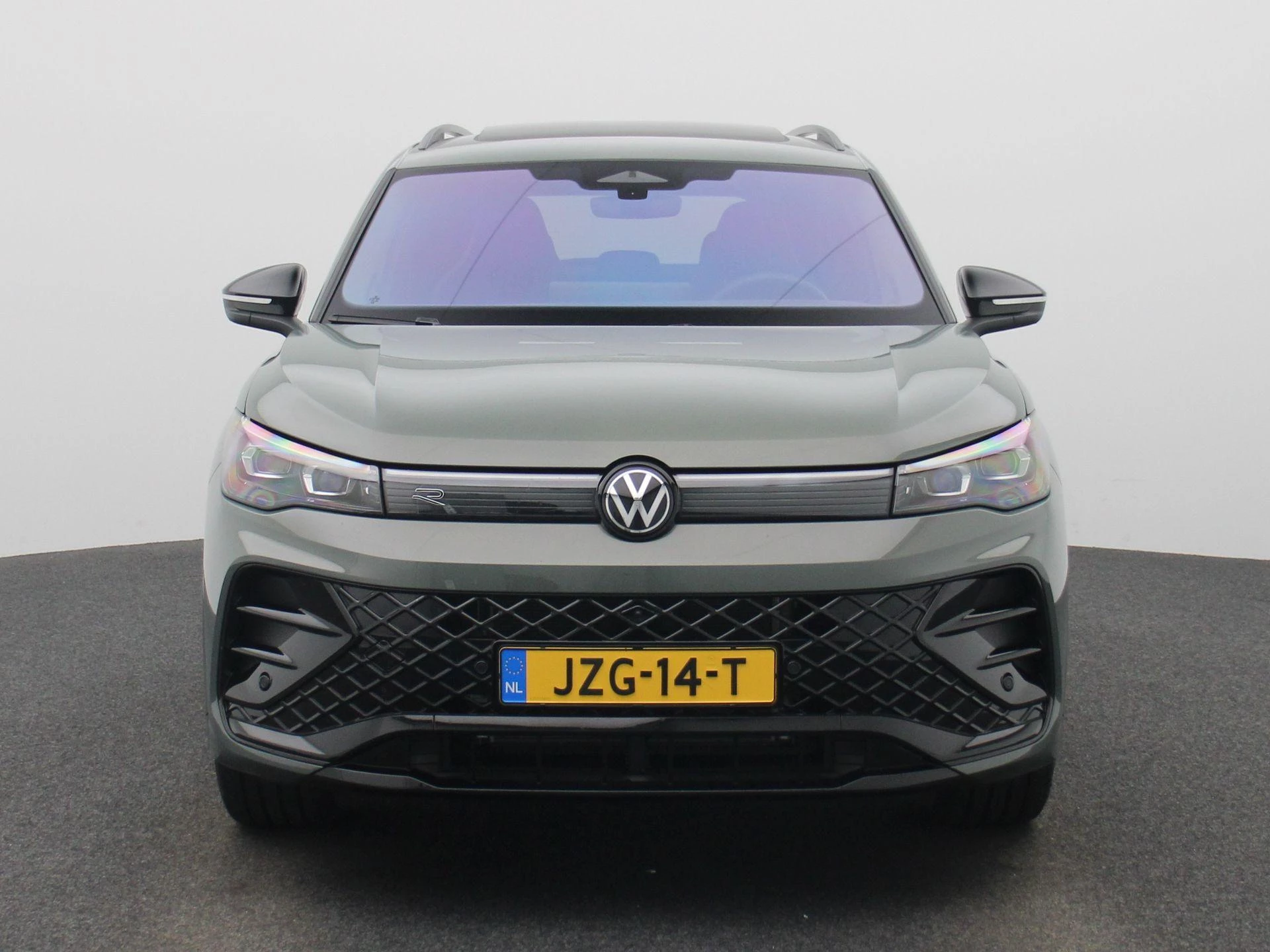 Volkswagen Tiguan met kenteken 16100 – autofoto 4