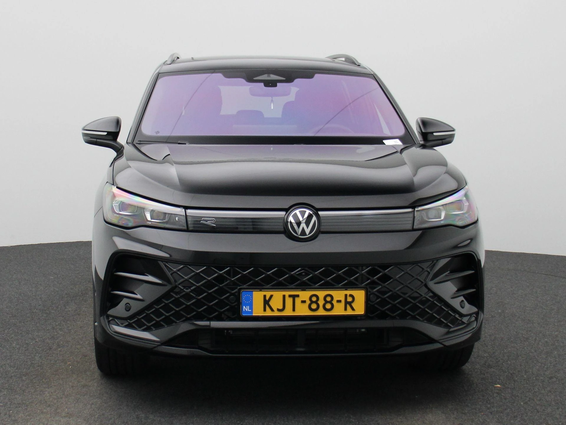 Volkswagen Tiguan met kenteken 16100 – autofoto 4