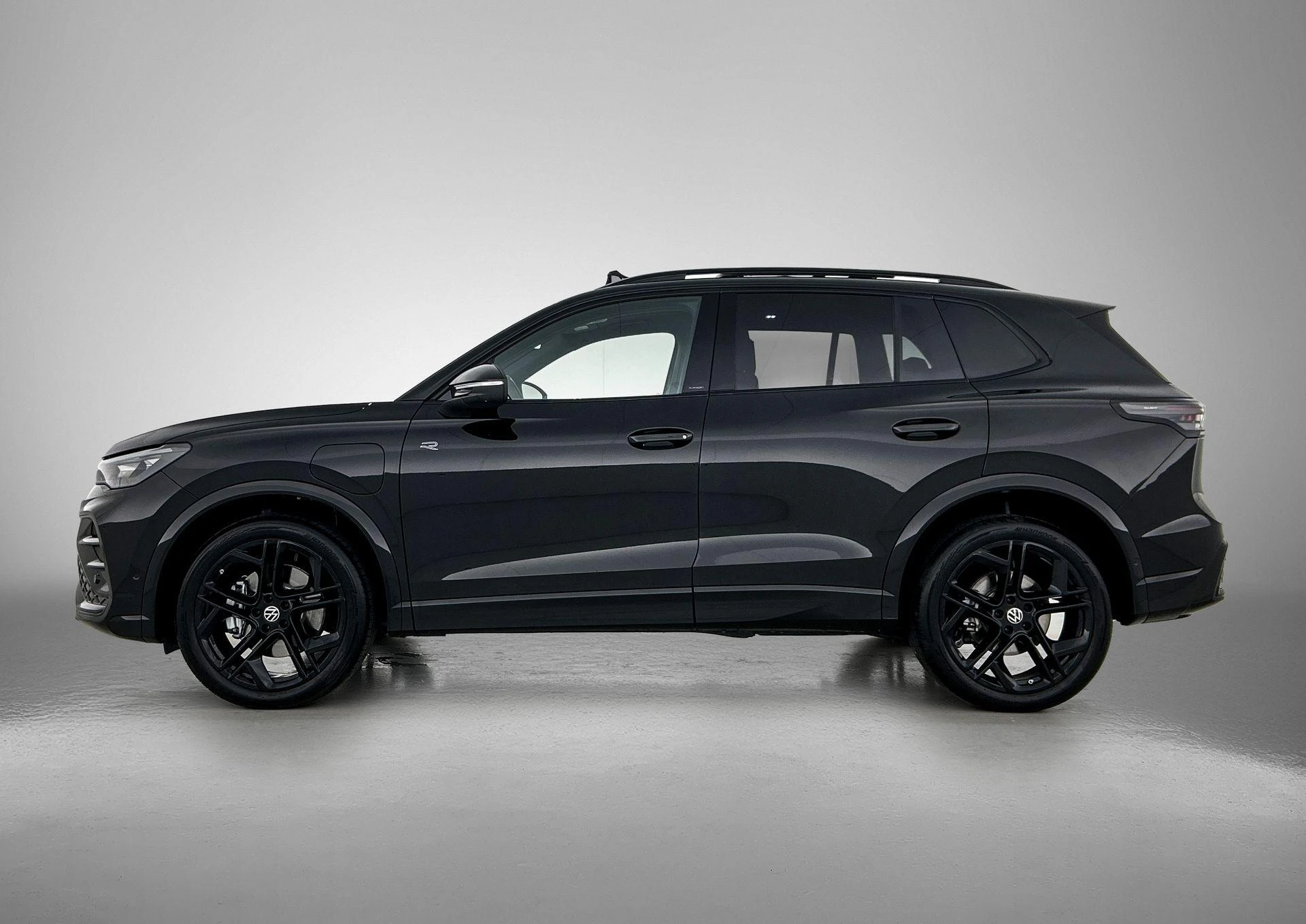 Volkswagen Tiguan met kenteken 16100 – autofoto 4