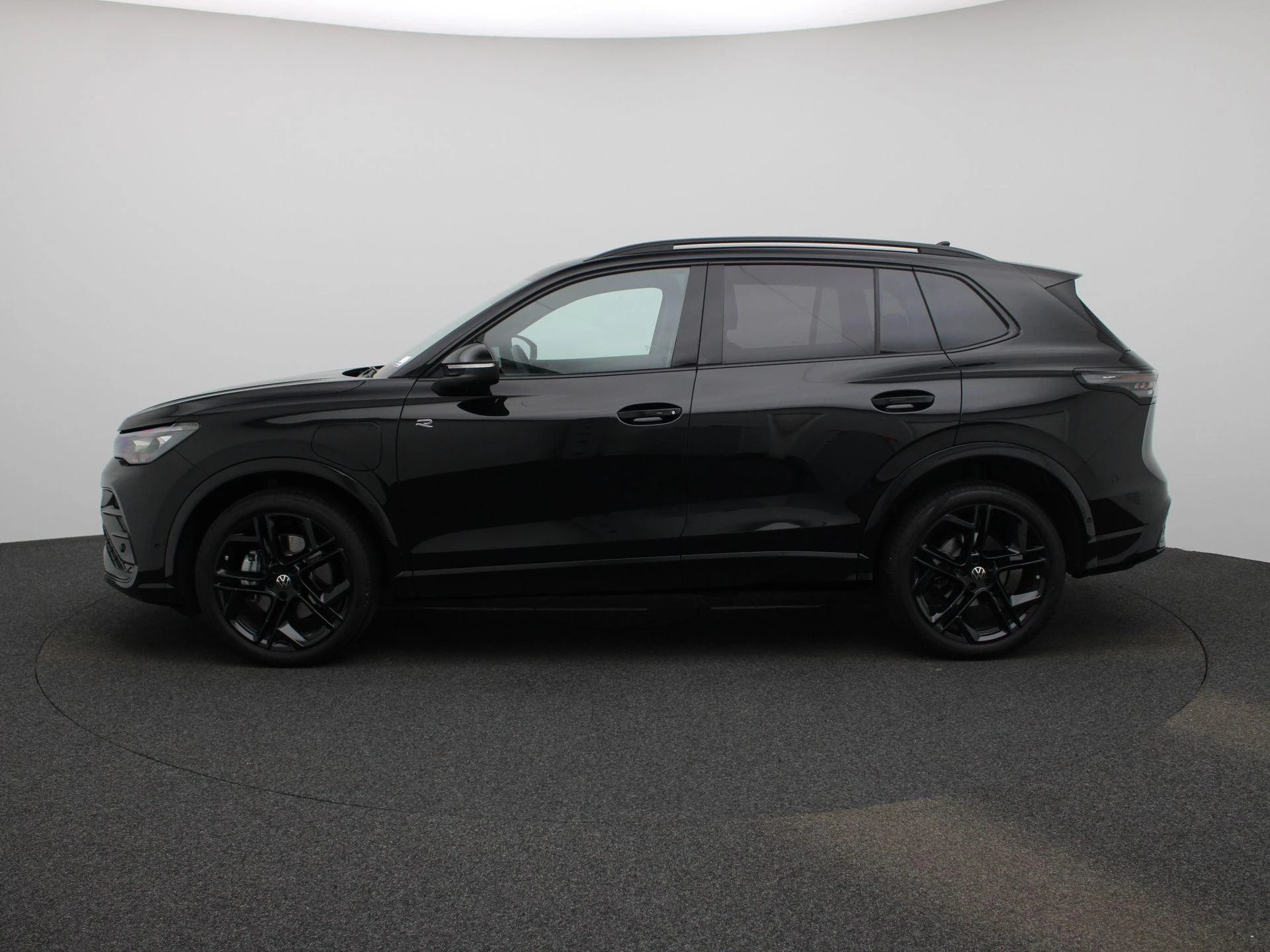 Volkswagen Tiguan met kenteken 16100 – autofoto 5