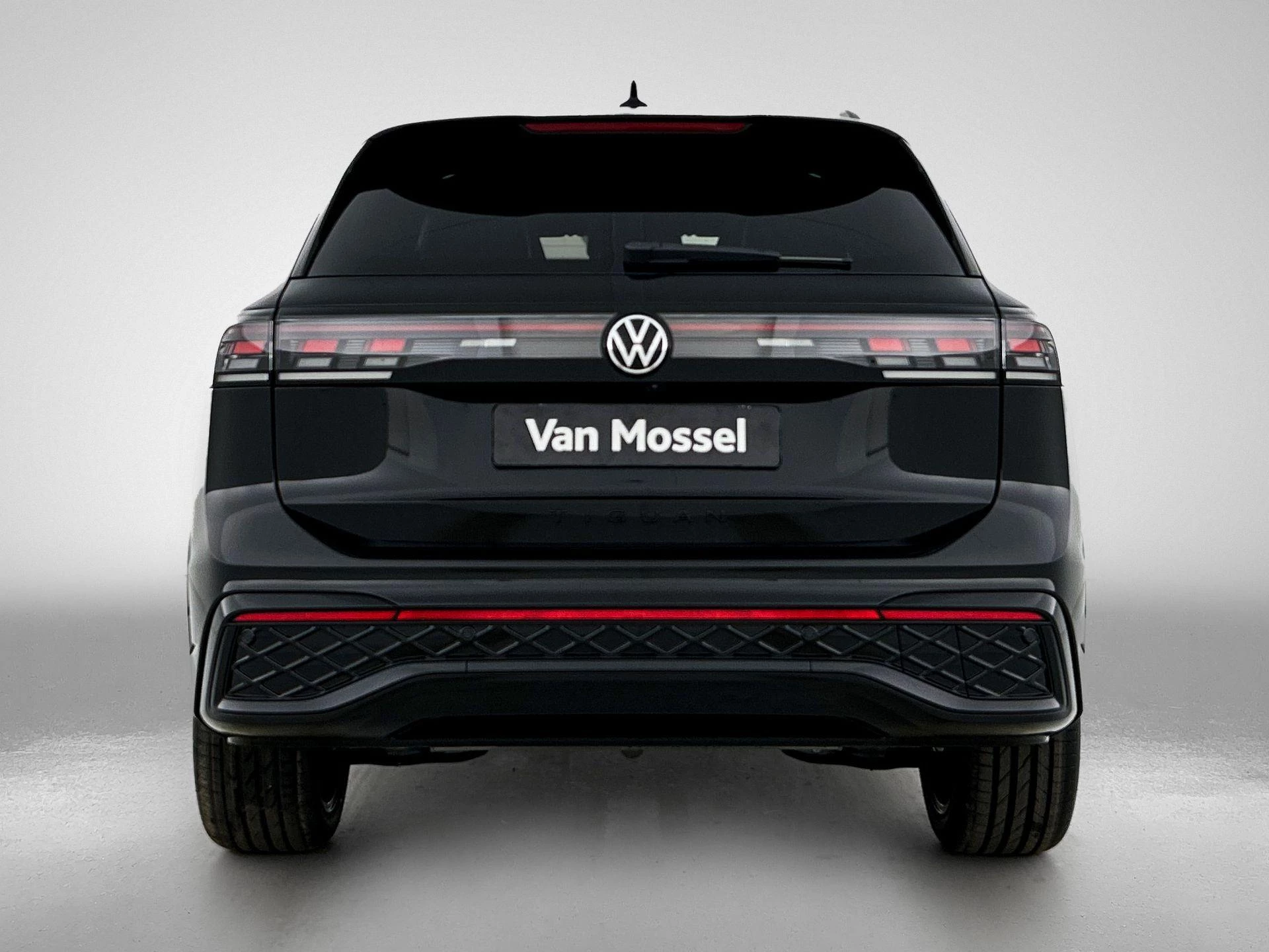 Volkswagen Tiguan met kenteken 16100 – autofoto 5
