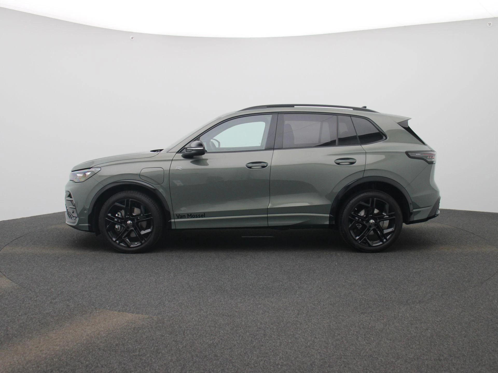Volkswagen Tiguan met kenteken 16100 – autofoto 5