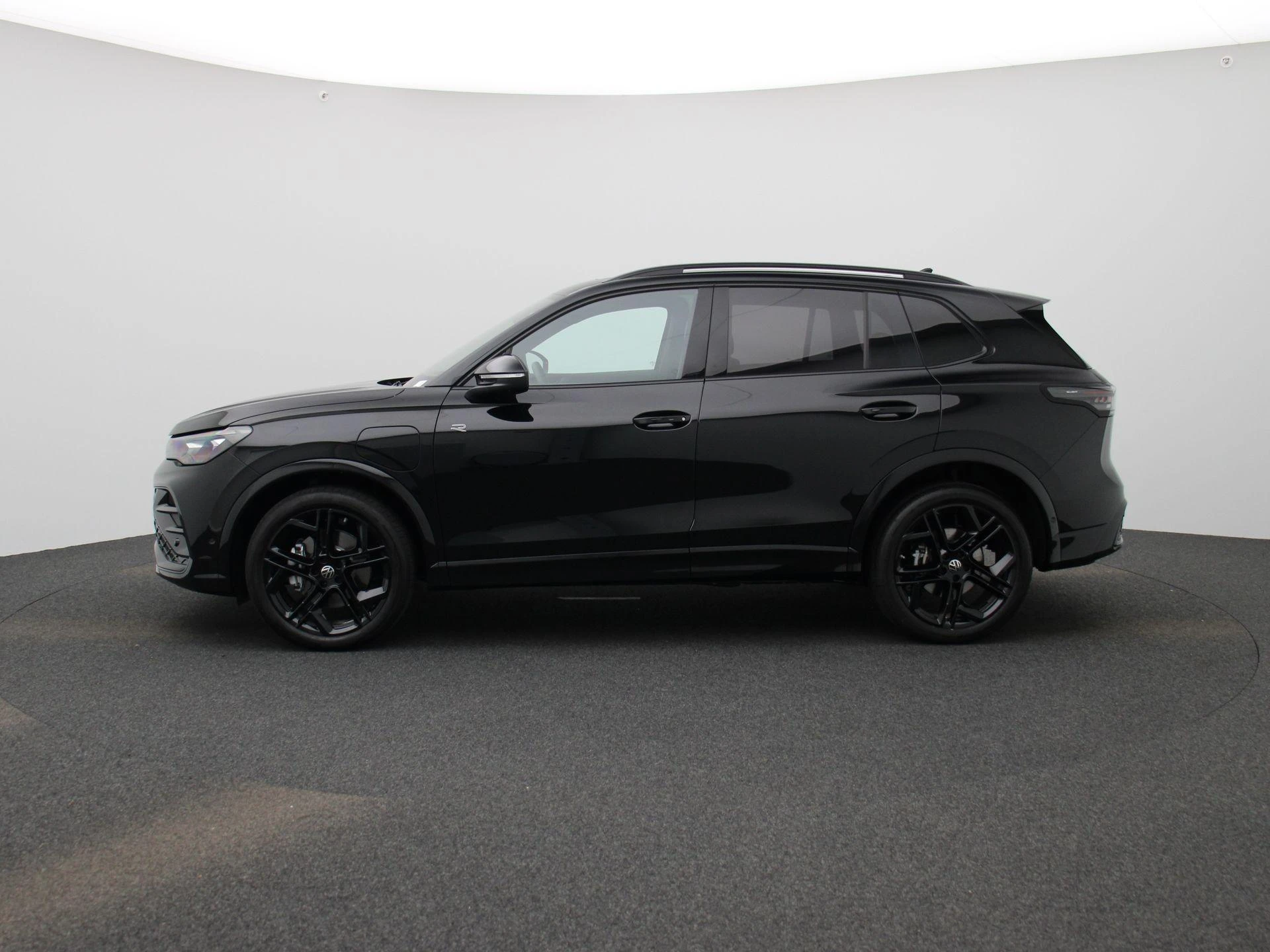 Volkswagen Tiguan met kenteken 16100 – autofoto 5