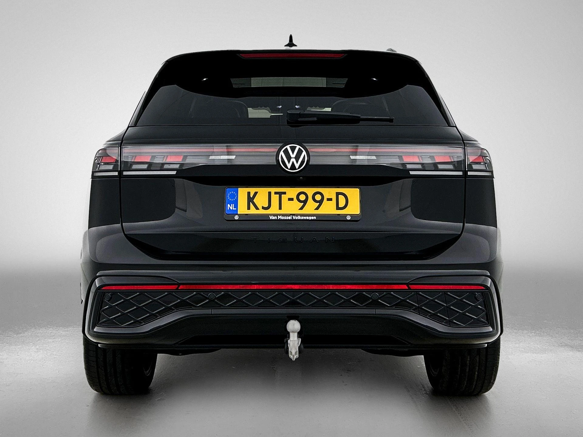 Volkswagen Tiguan met kenteken 16100 – autofoto 5