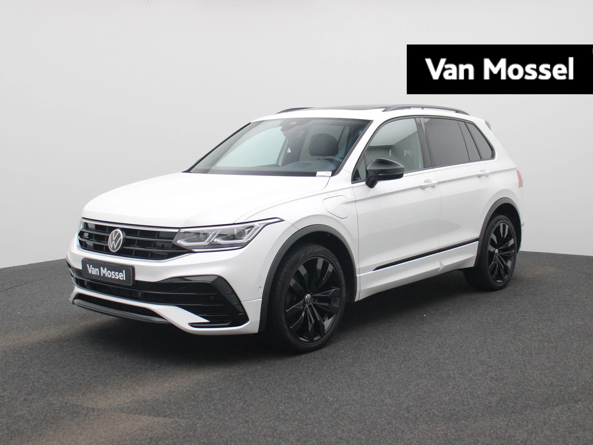 Volkswagen Tiguan met kenteken 17100 – autofoto 2
