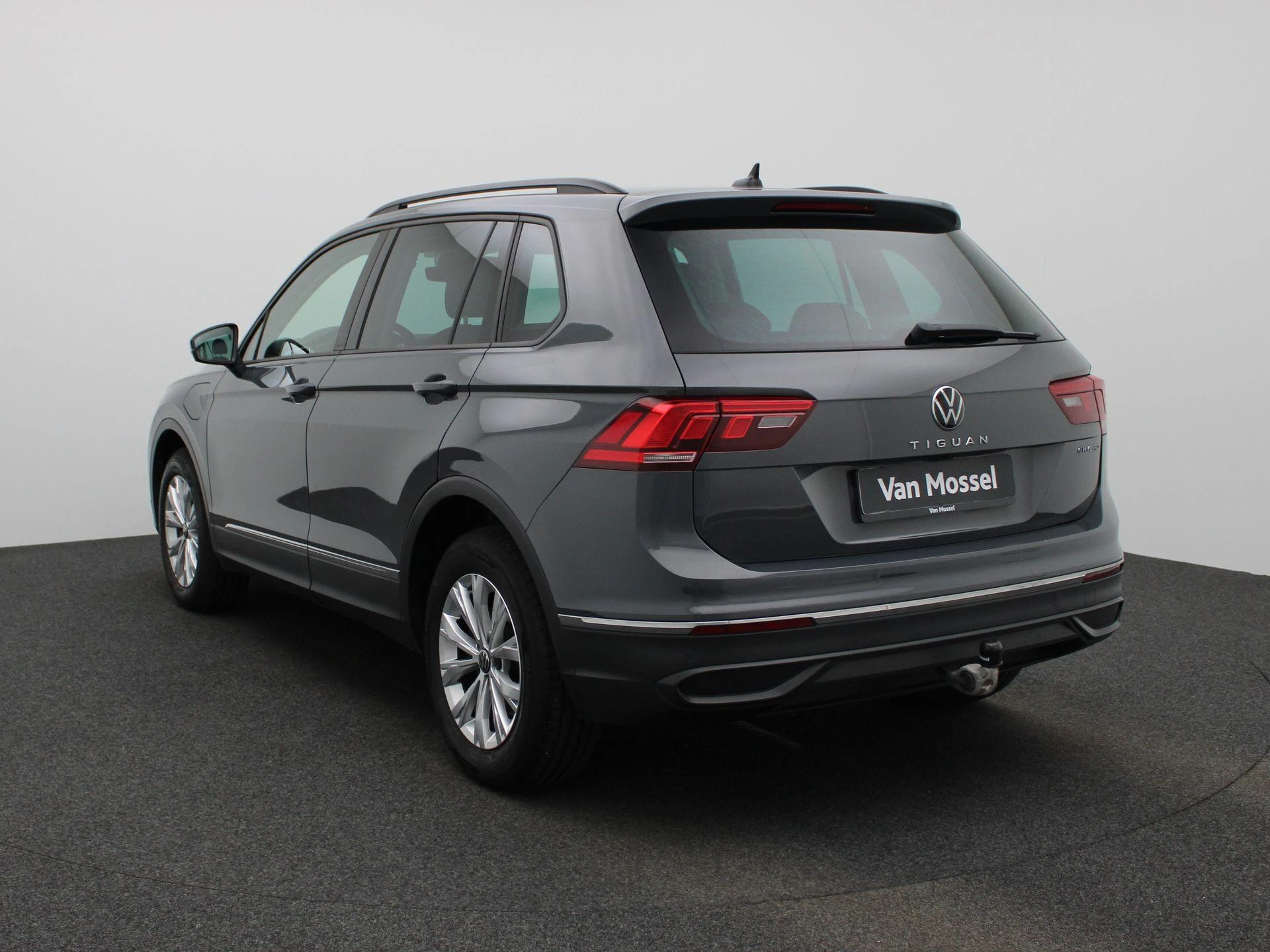 Volkswagen Tiguan met kenteken 17100 – autofoto 3