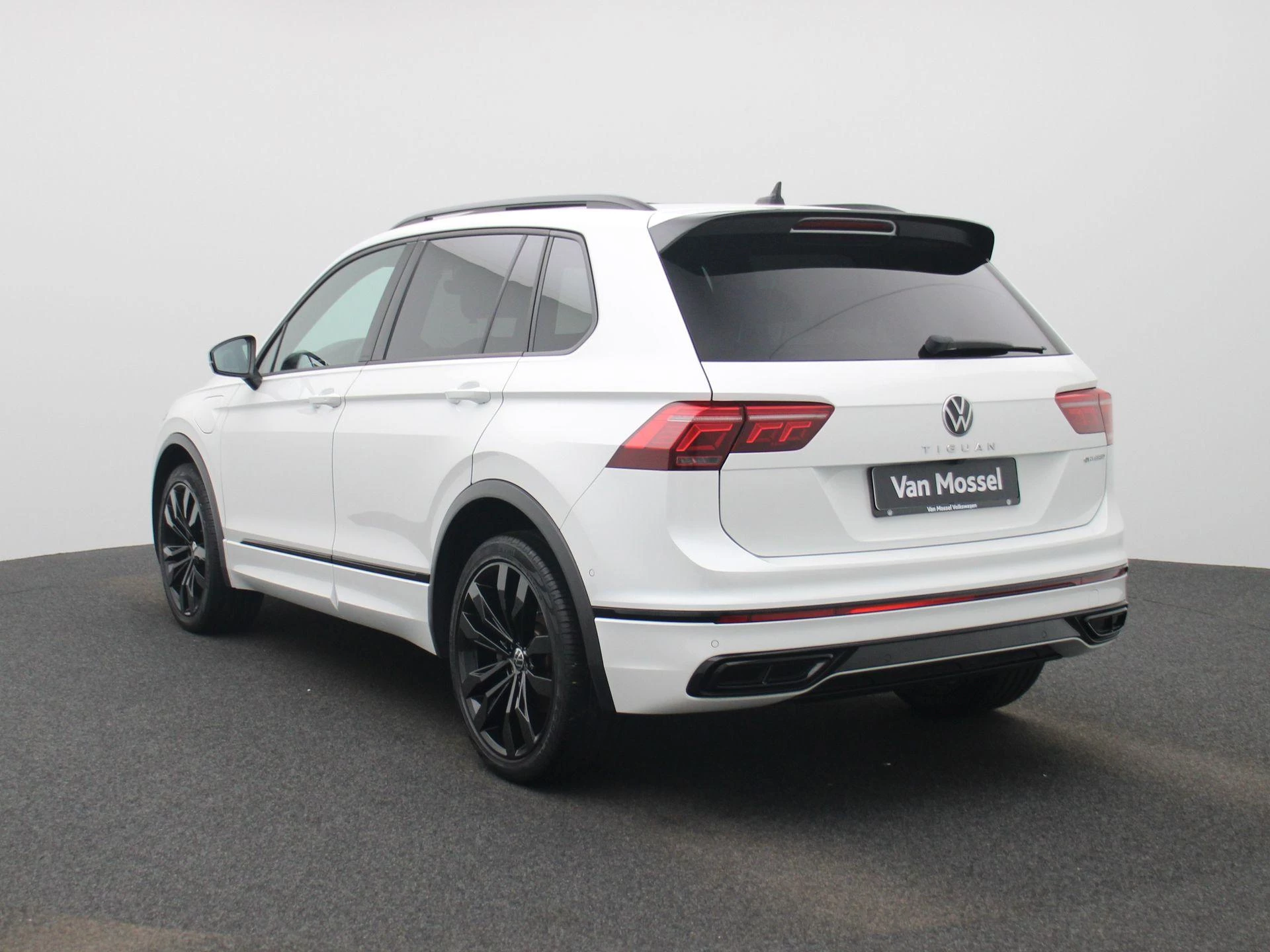 Volkswagen Tiguan met kenteken 17100 – autofoto 3
