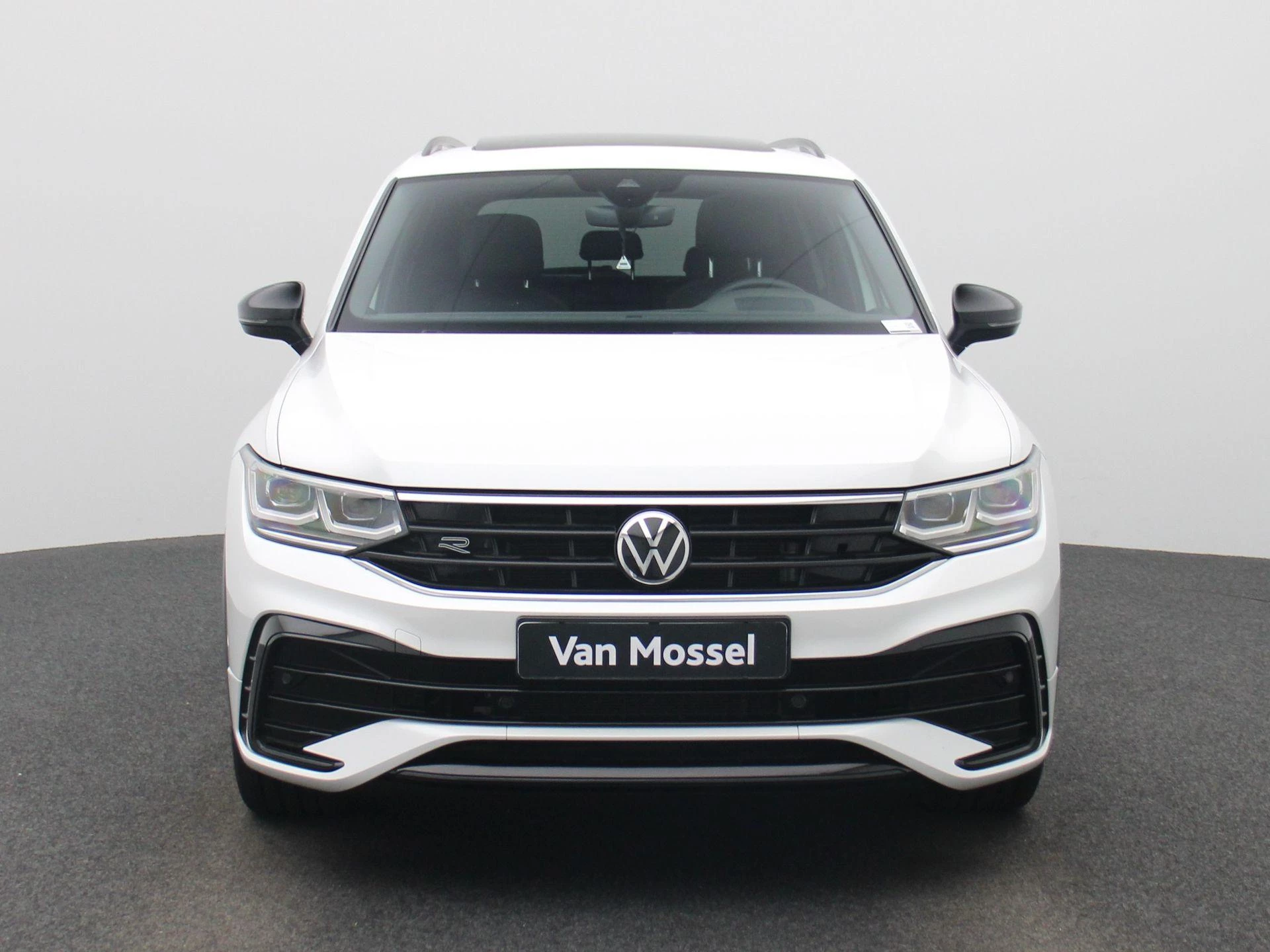 Volkswagen Tiguan met kenteken 17100 – autofoto 4