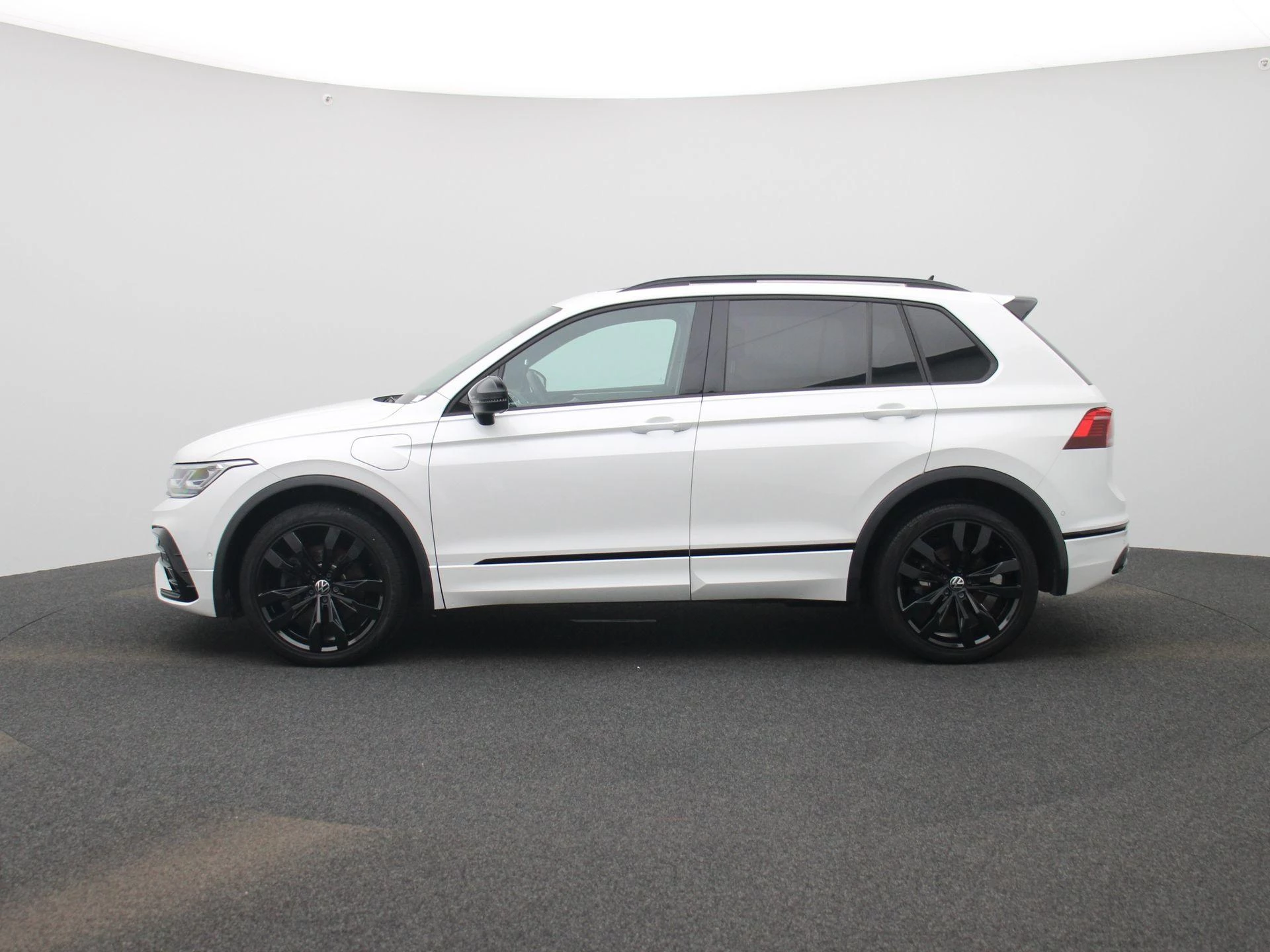 Volkswagen Tiguan met kenteken 17100 – autofoto 5