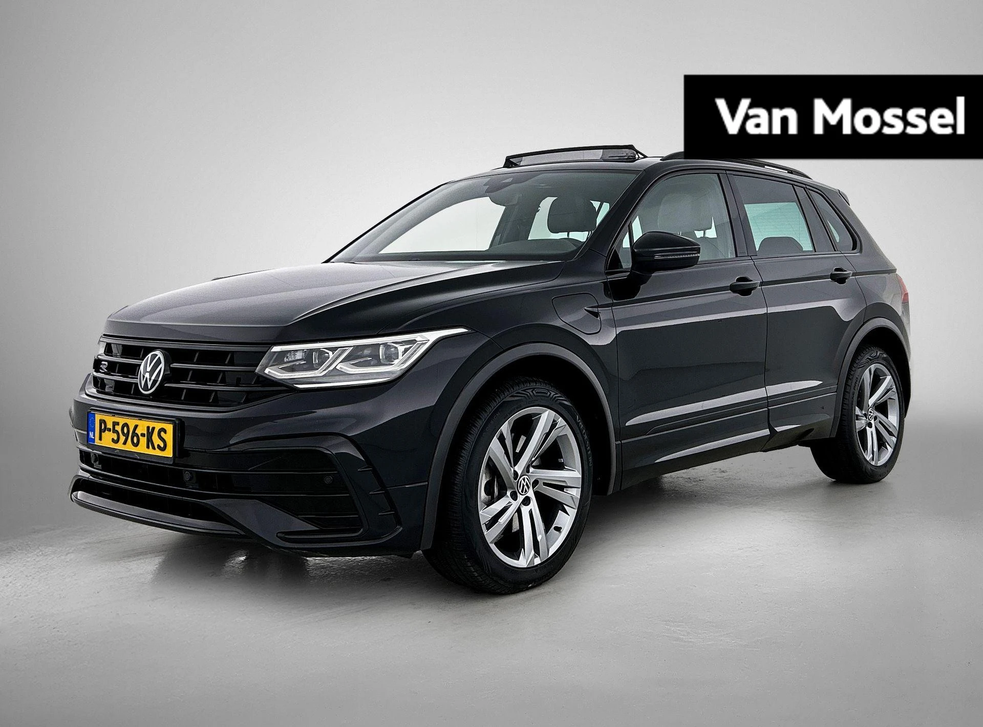 Volkswagen Tiguan met kenteken 49 – autofoto 2