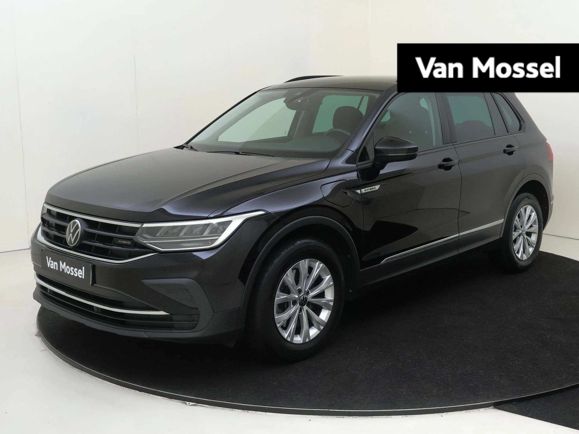 Volkswagen Tiguan met kenteken 49 – autofoto 2