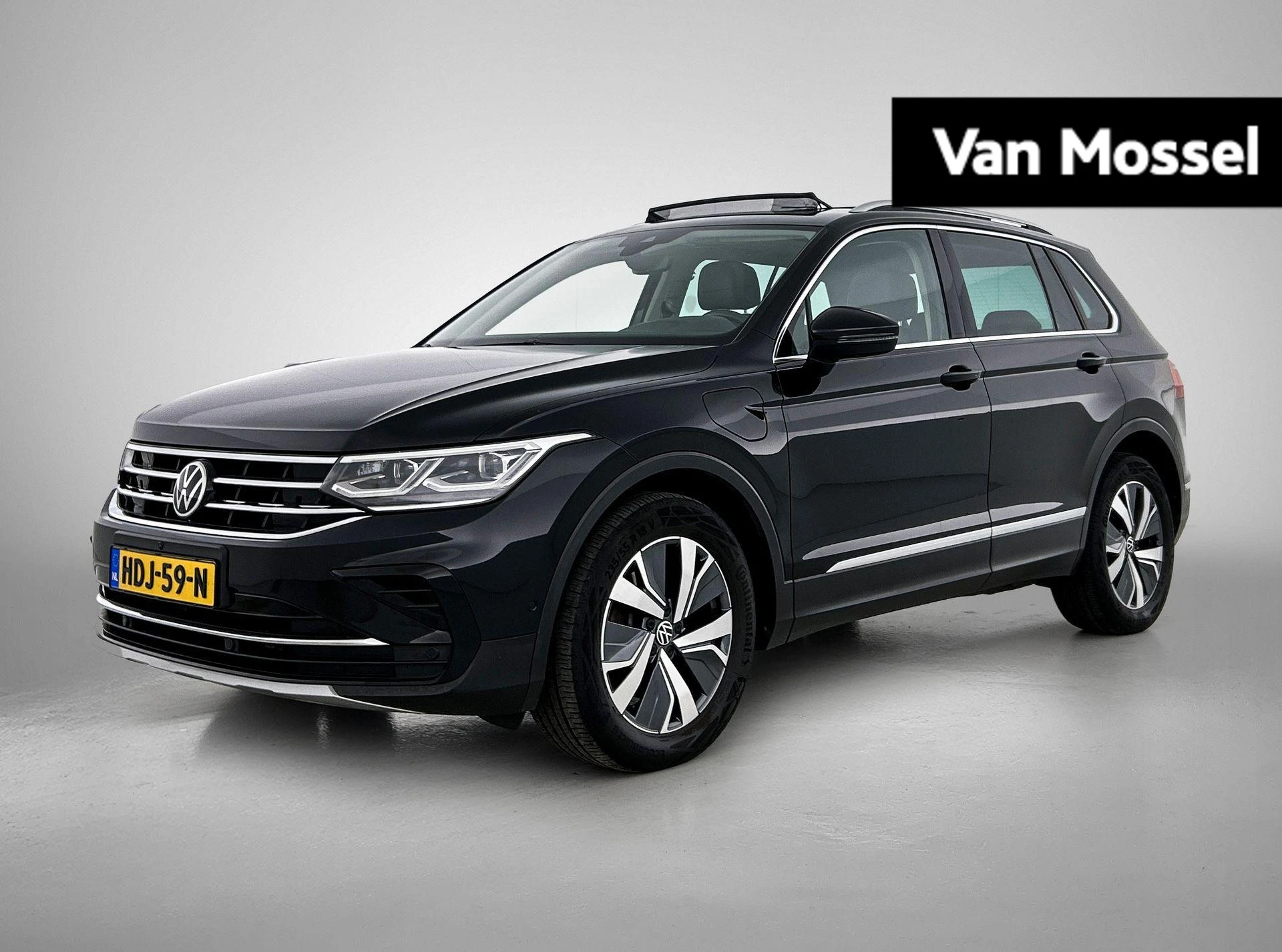 Volkswagen Tiguan met kenteken 49 – autofoto 2