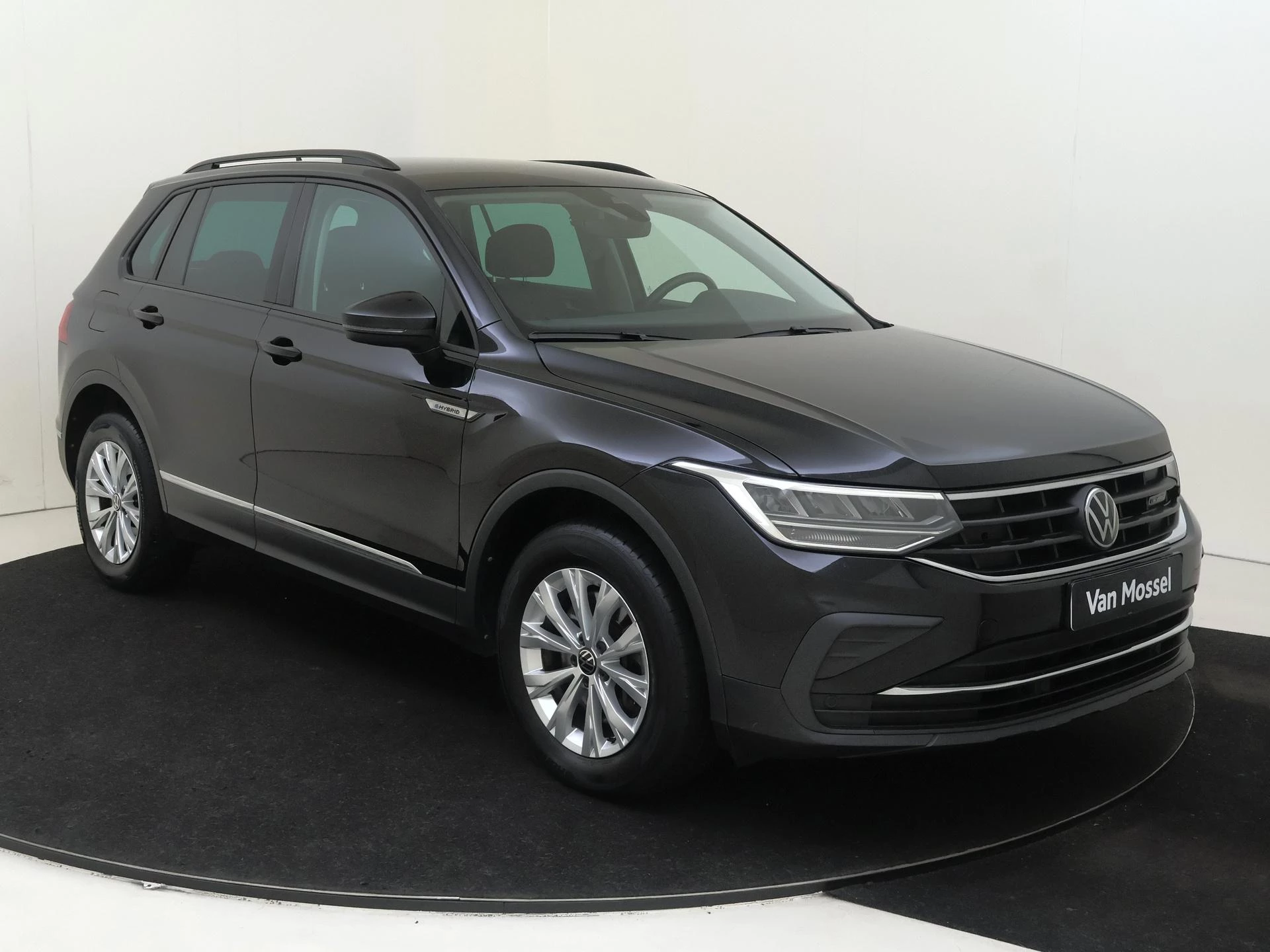 Volkswagen Tiguan met kenteken 49 – autofoto 3