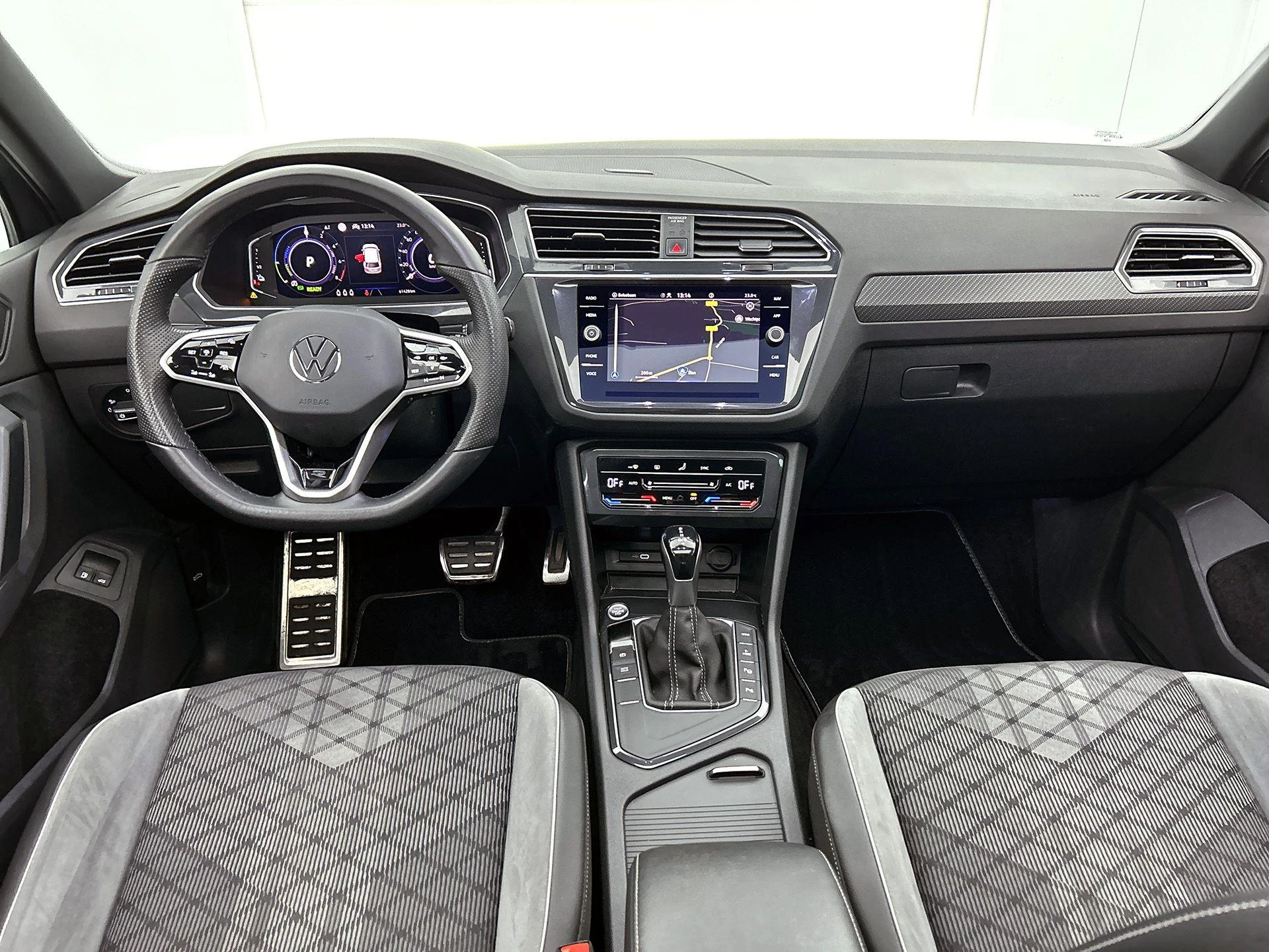 Volkswagen Tiguan met kenteken 49 – autofoto 4