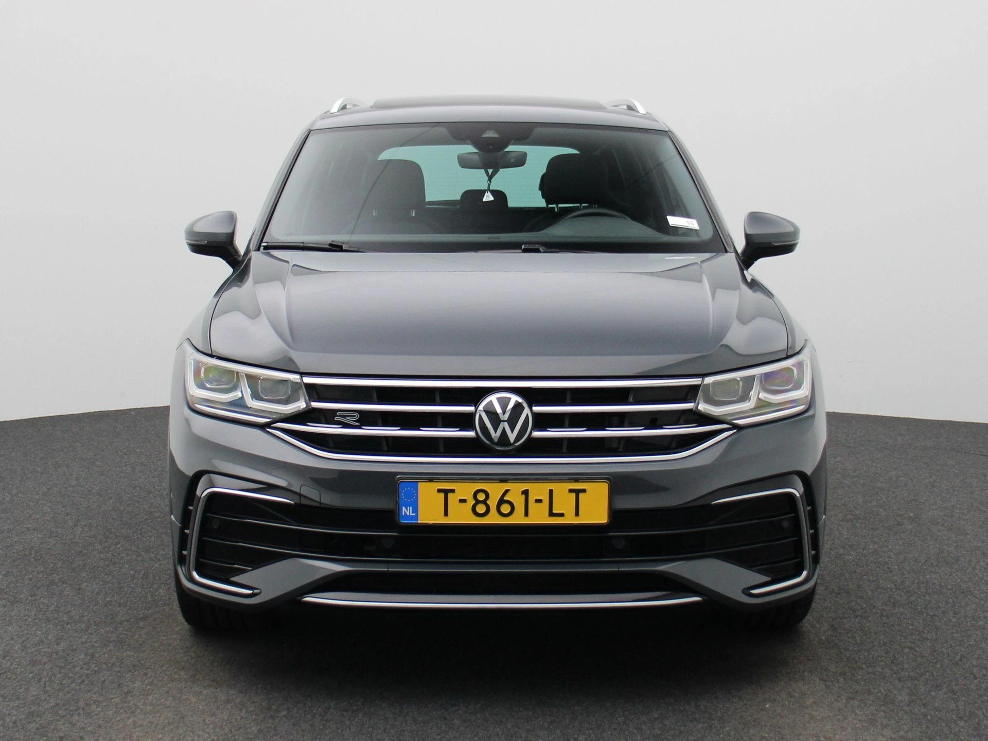 Volkswagen Tiguan met kenteken 49 – autofoto 4