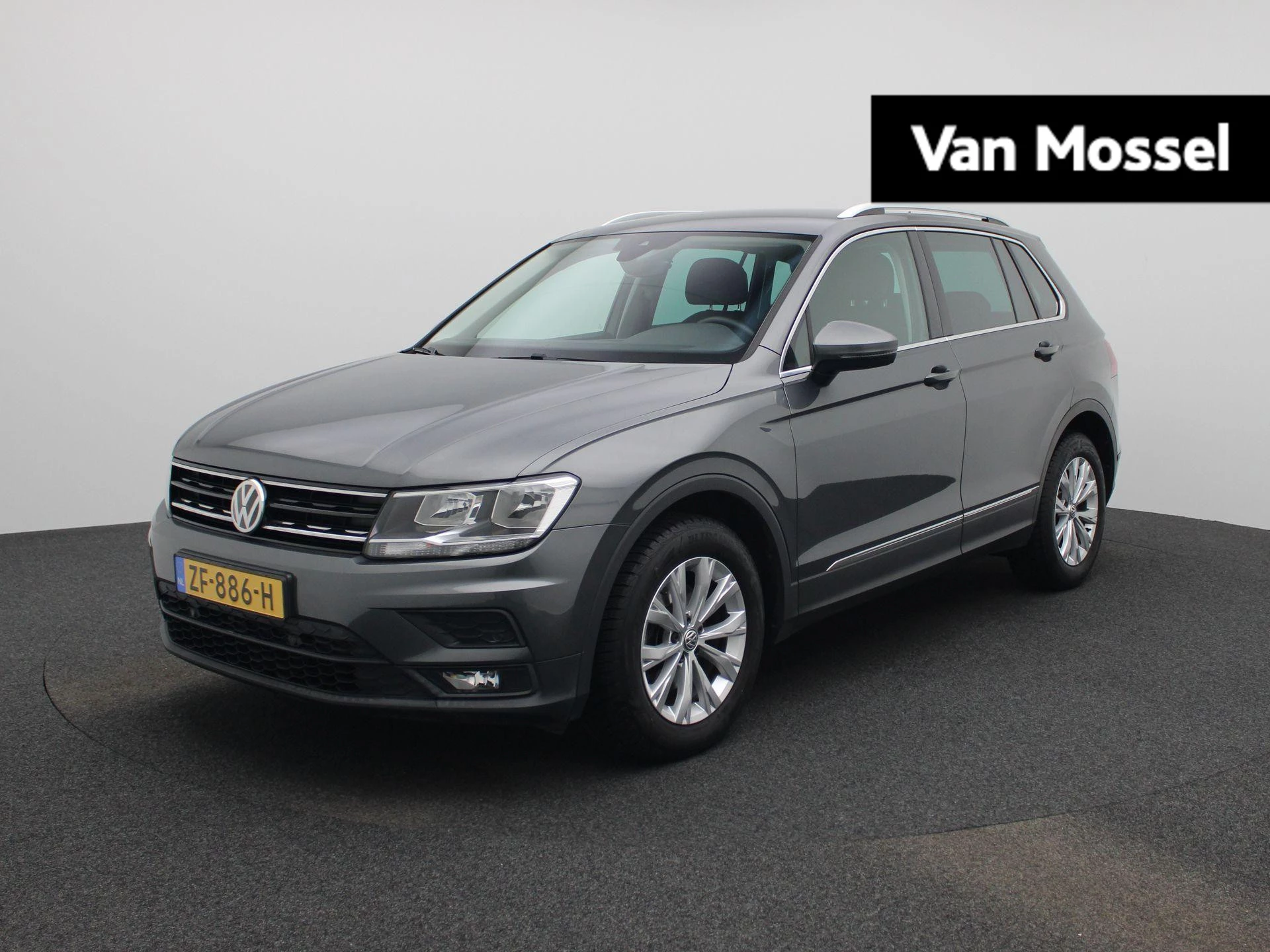 Volkswagen Tiguan met kenteken 56100 – autofoto 2
