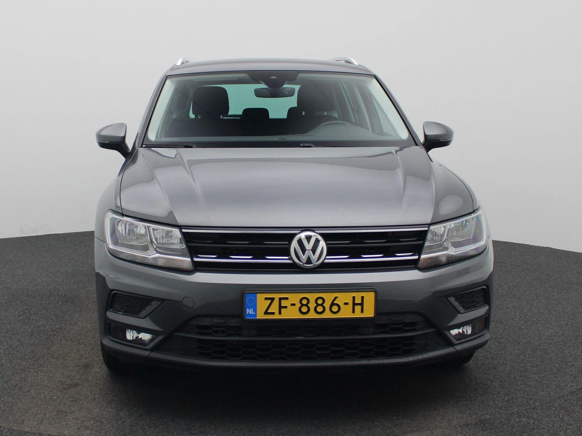 Volkswagen Tiguan met kenteken 56100 – autofoto 4