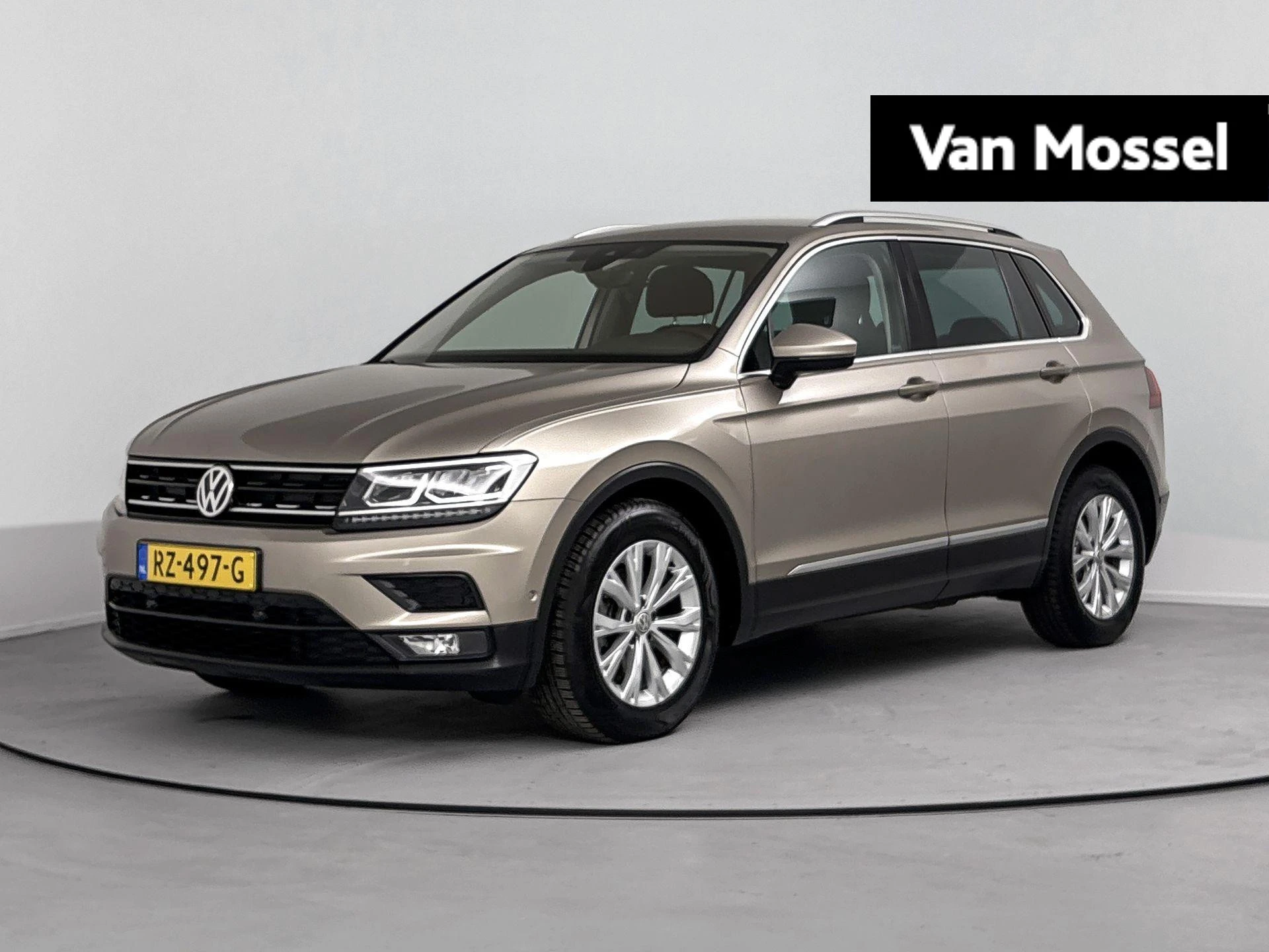 Volkswagen Tiguan met kenteken 60100 – autofoto 2