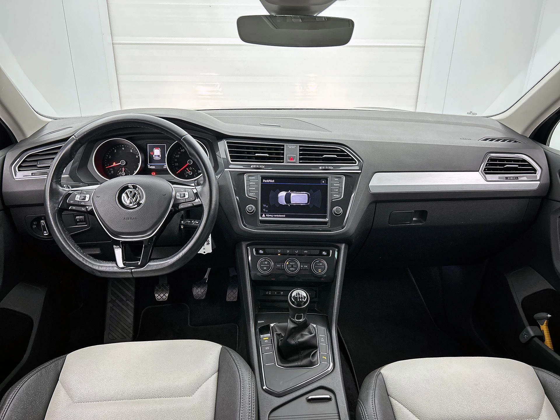 Volkswagen Tiguan met kenteken 60100 – autofoto 4