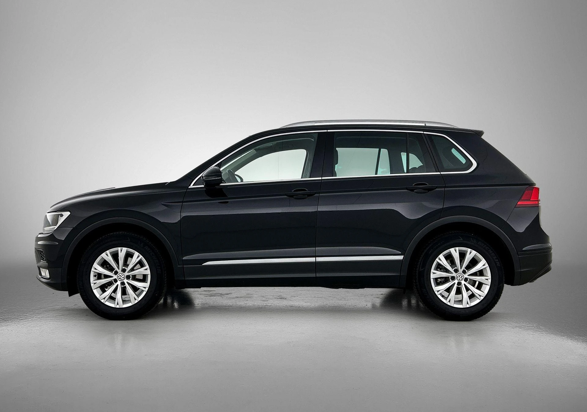 Volkswagen Tiguan met kenteken 60100 – autofoto 4