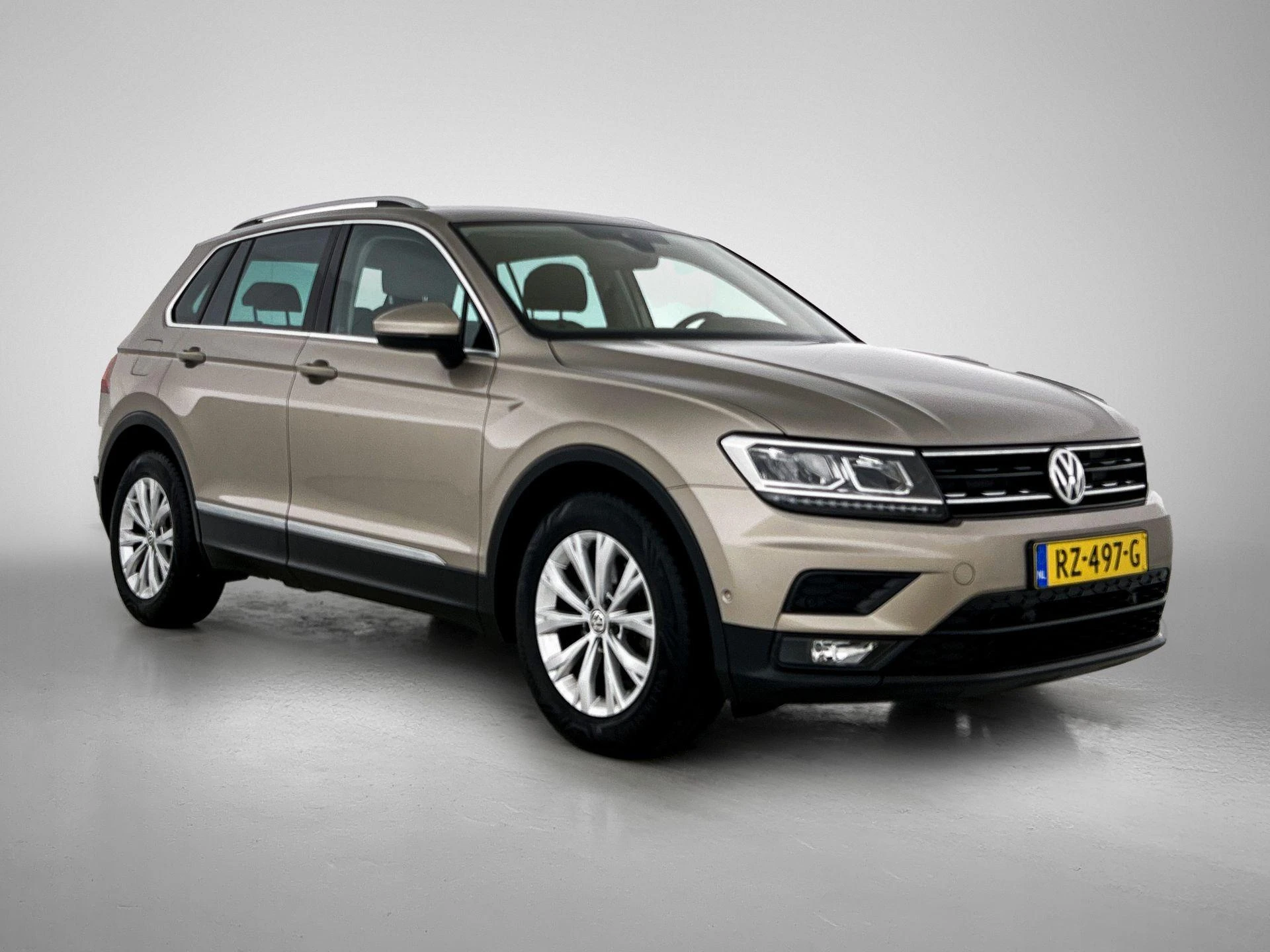 Volkswagen Tiguan met kenteken 60100 – autofoto 5