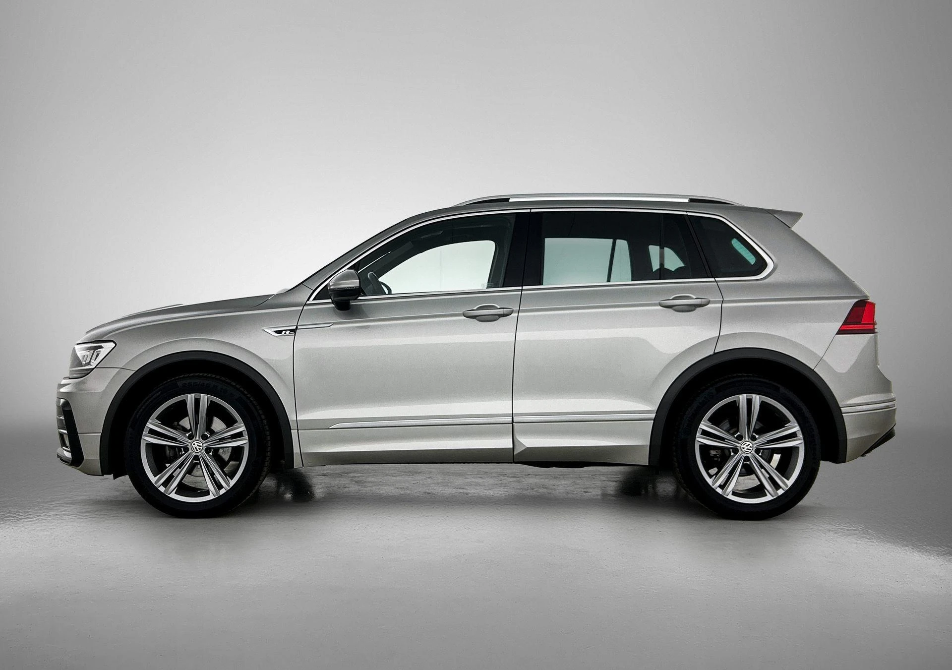 Volkswagen Tiguan met kenteken 61100 – autofoto 4