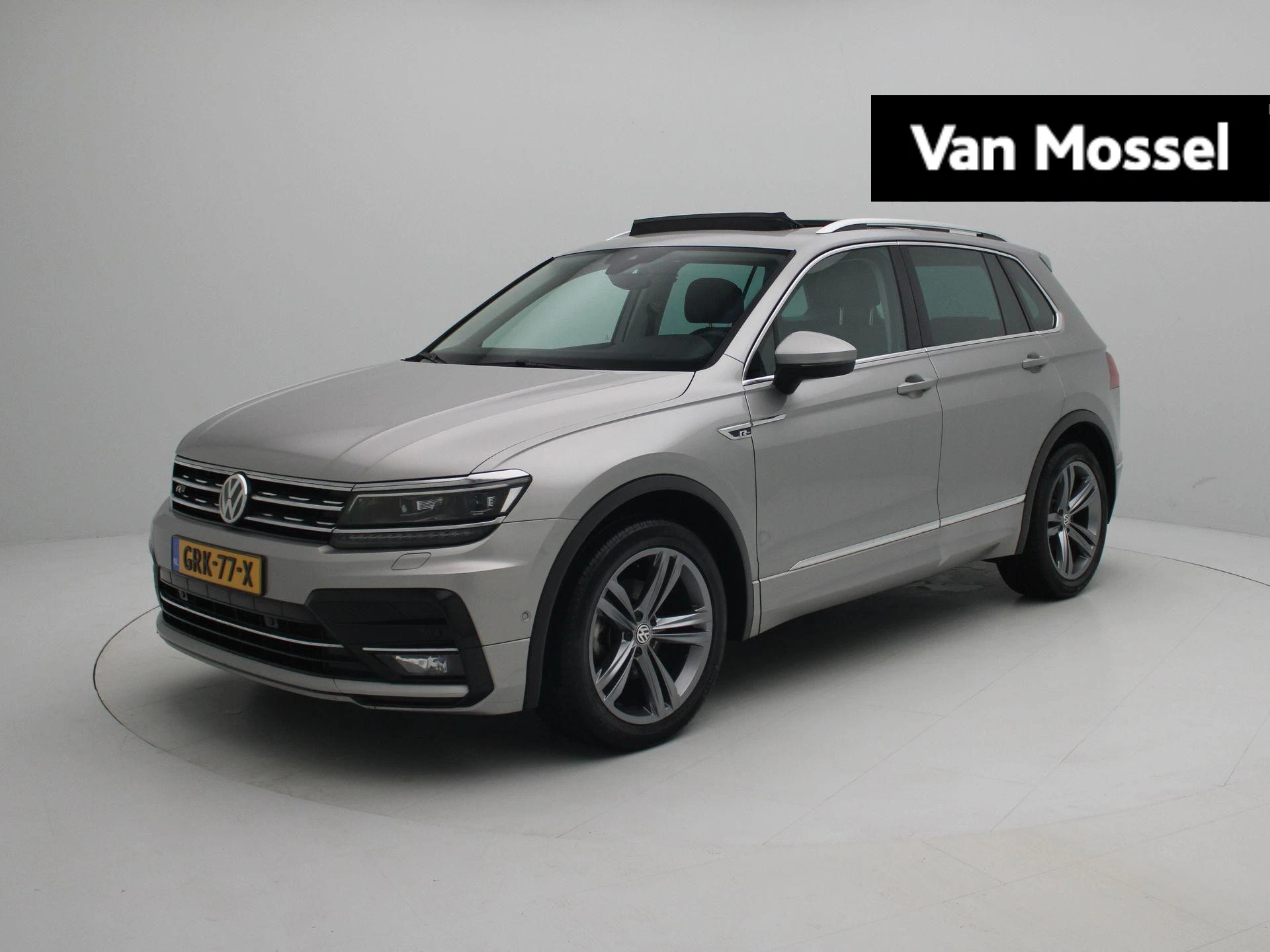 Volkswagen Tiguan met kenteken 68100 – autofoto 2