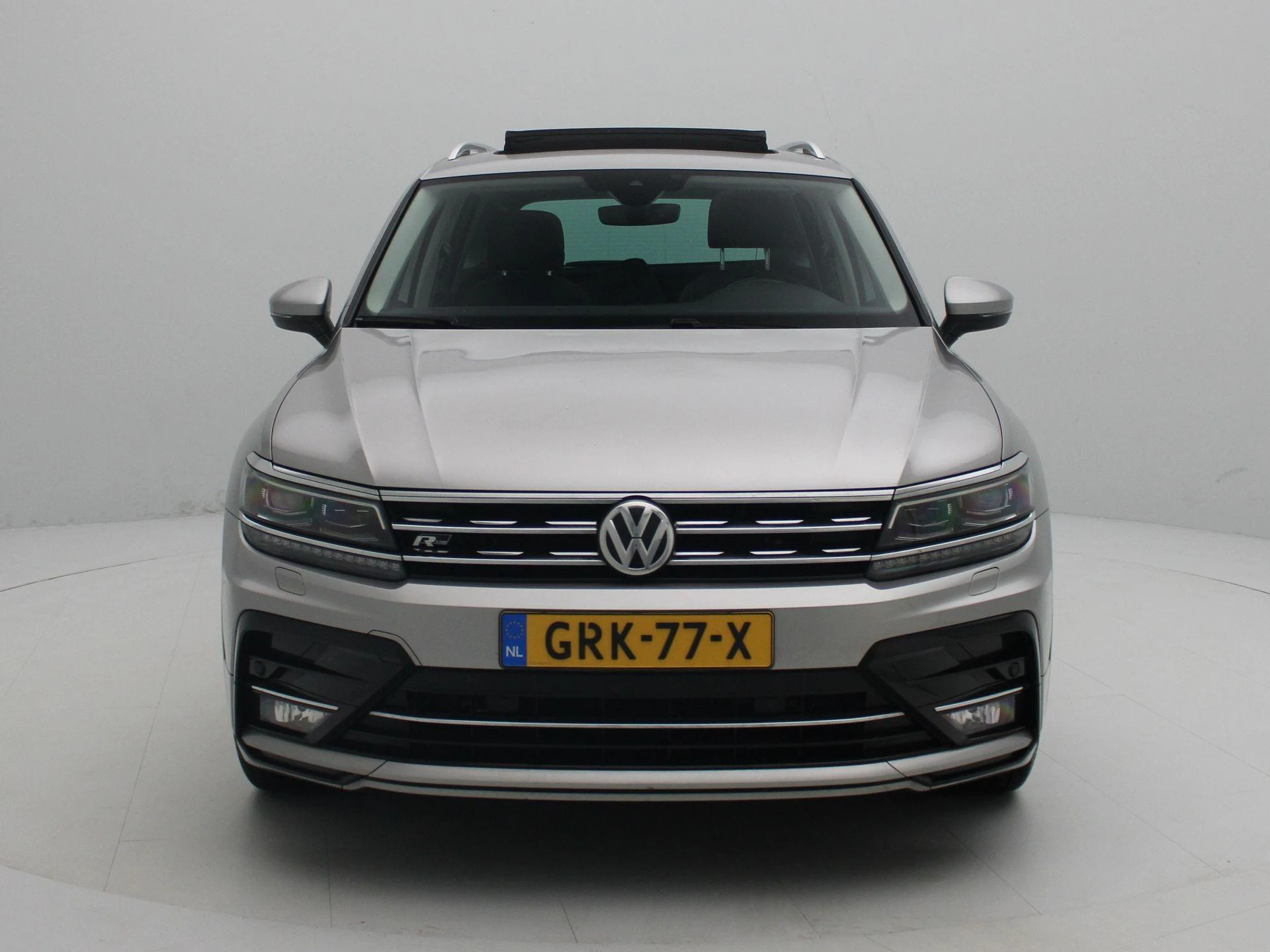 Volkswagen Tiguan met kenteken 68100 – autofoto 4