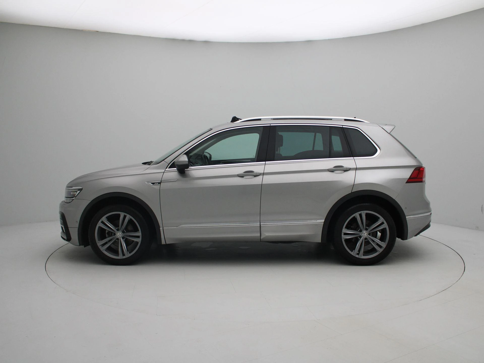 Volkswagen Tiguan met kenteken 68100 – autofoto 5