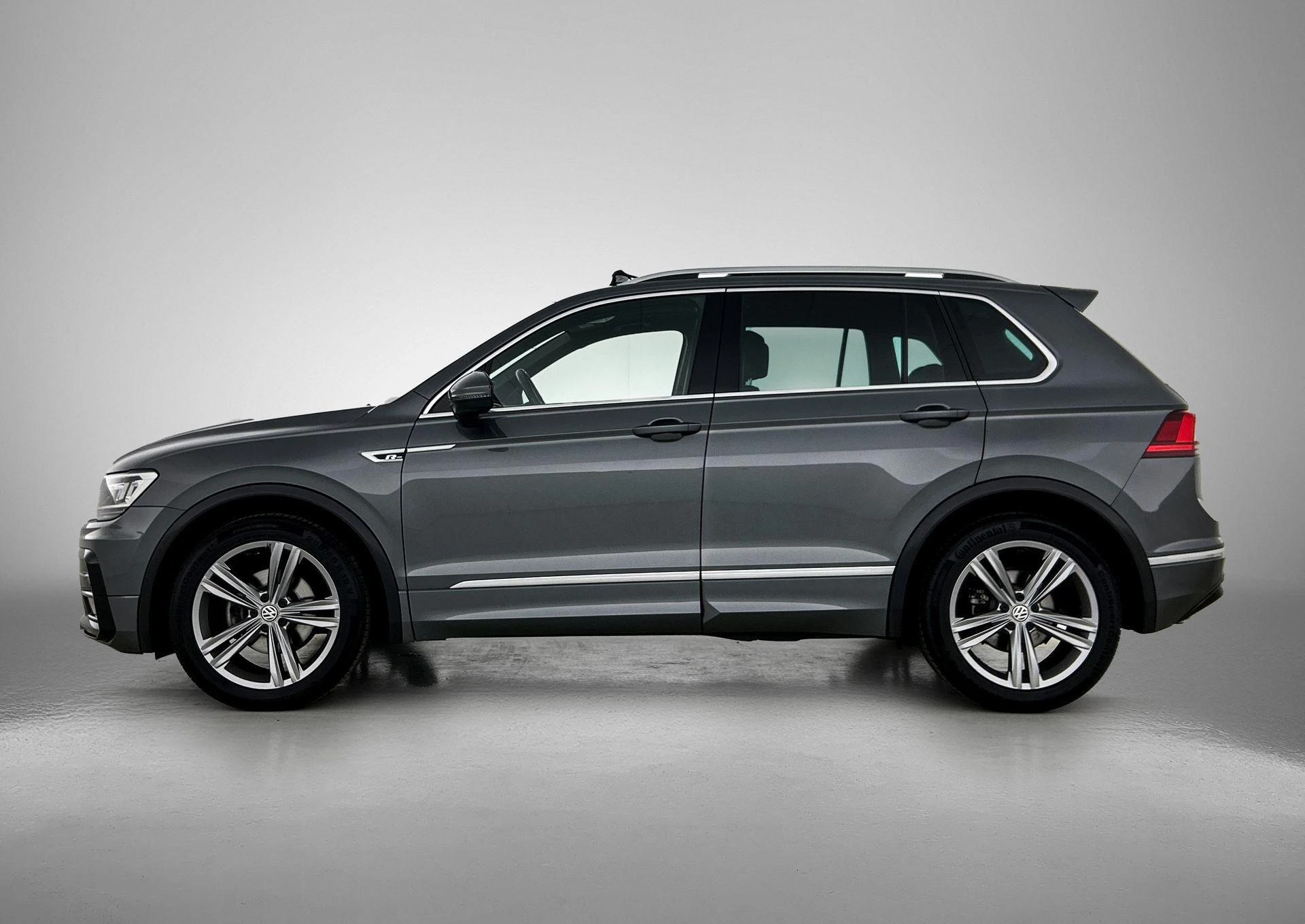 Volkswagen Tiguan met kenteken 69100 – autofoto 4