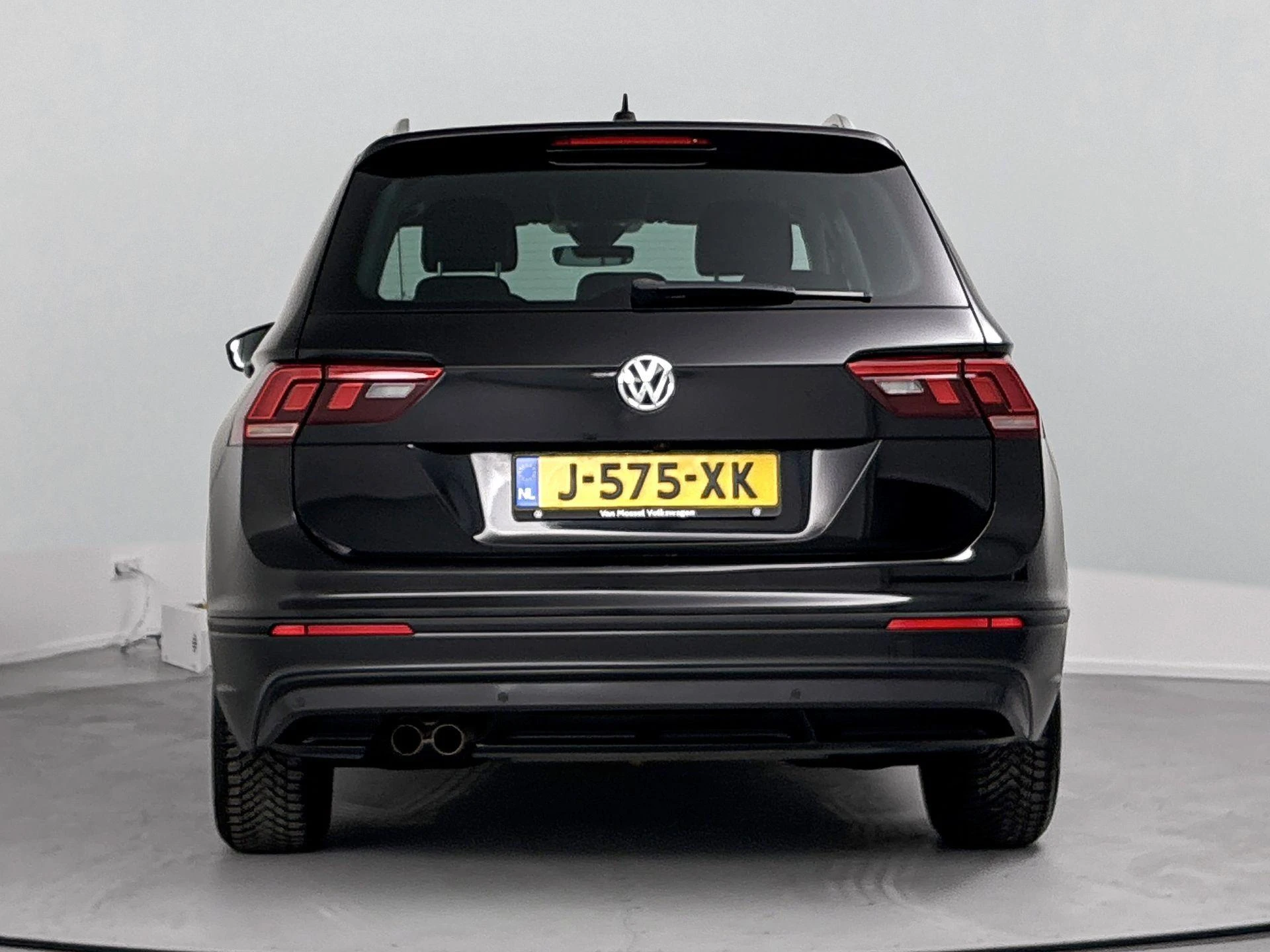 Volkswagen Tiguan met kenteken 71100 – autofoto 5