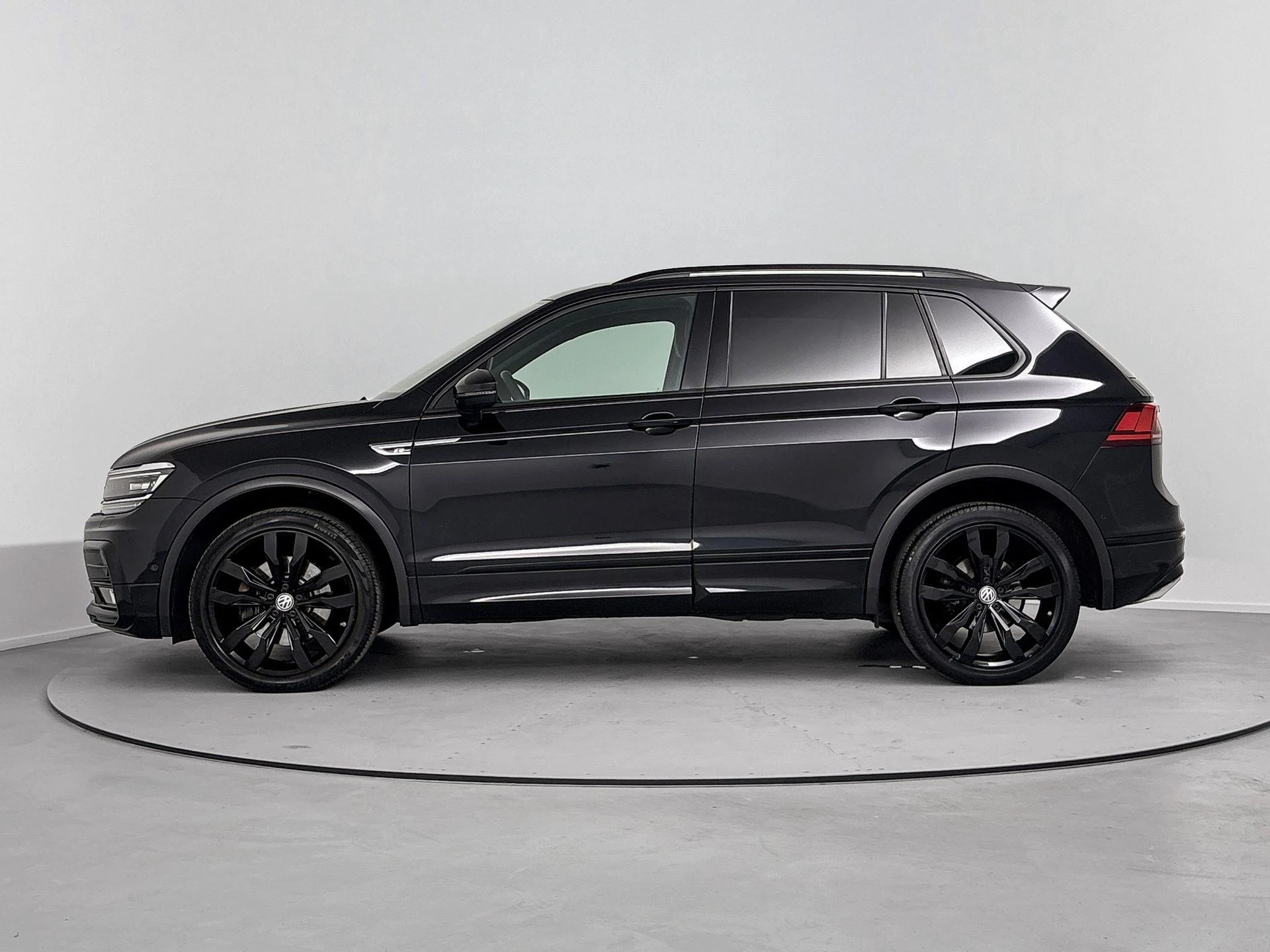 Volkswagen Tiguan met kenteken 90100 – autofoto 4