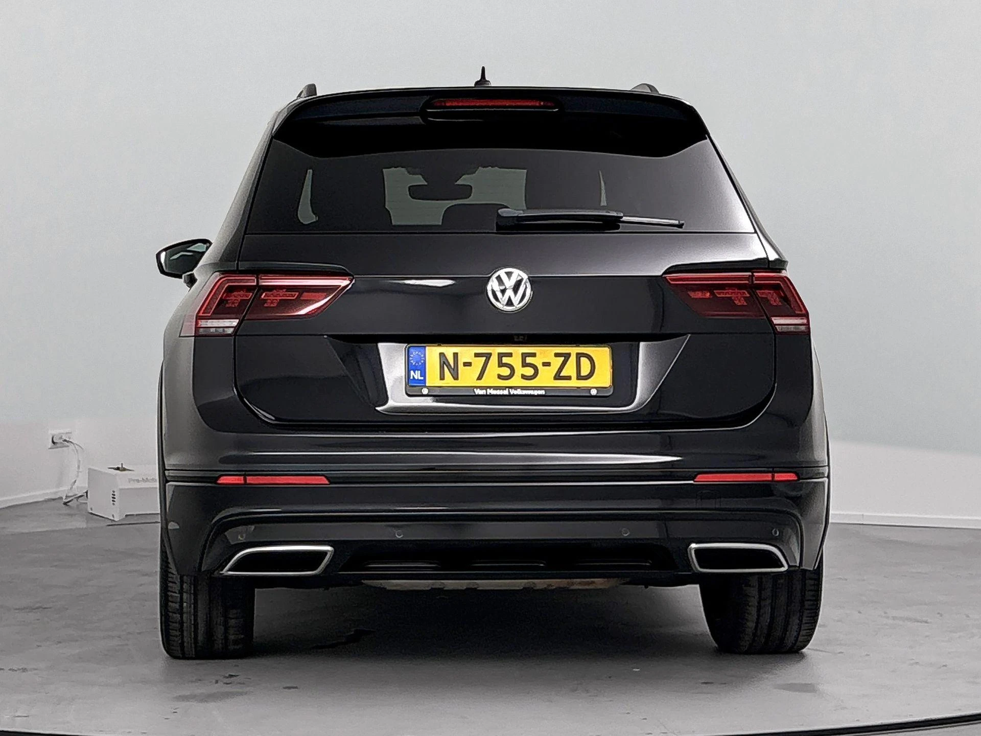 Volkswagen Tiguan met kenteken 90100 – autofoto 5