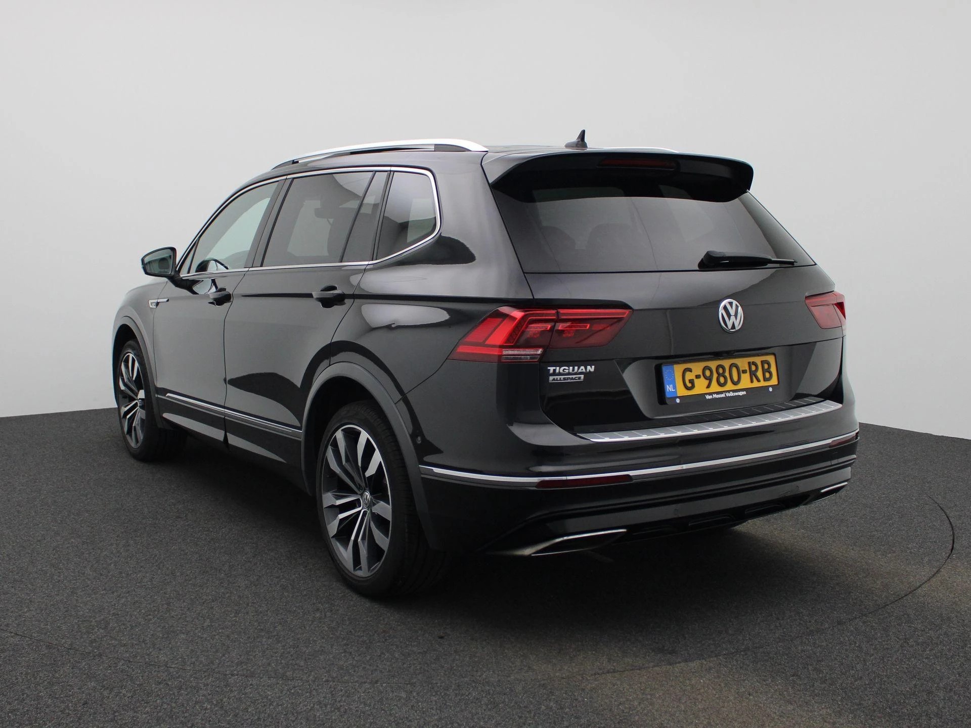 Volkswagen Tiguan Allspace met kenteken 71100 – autofoto 3