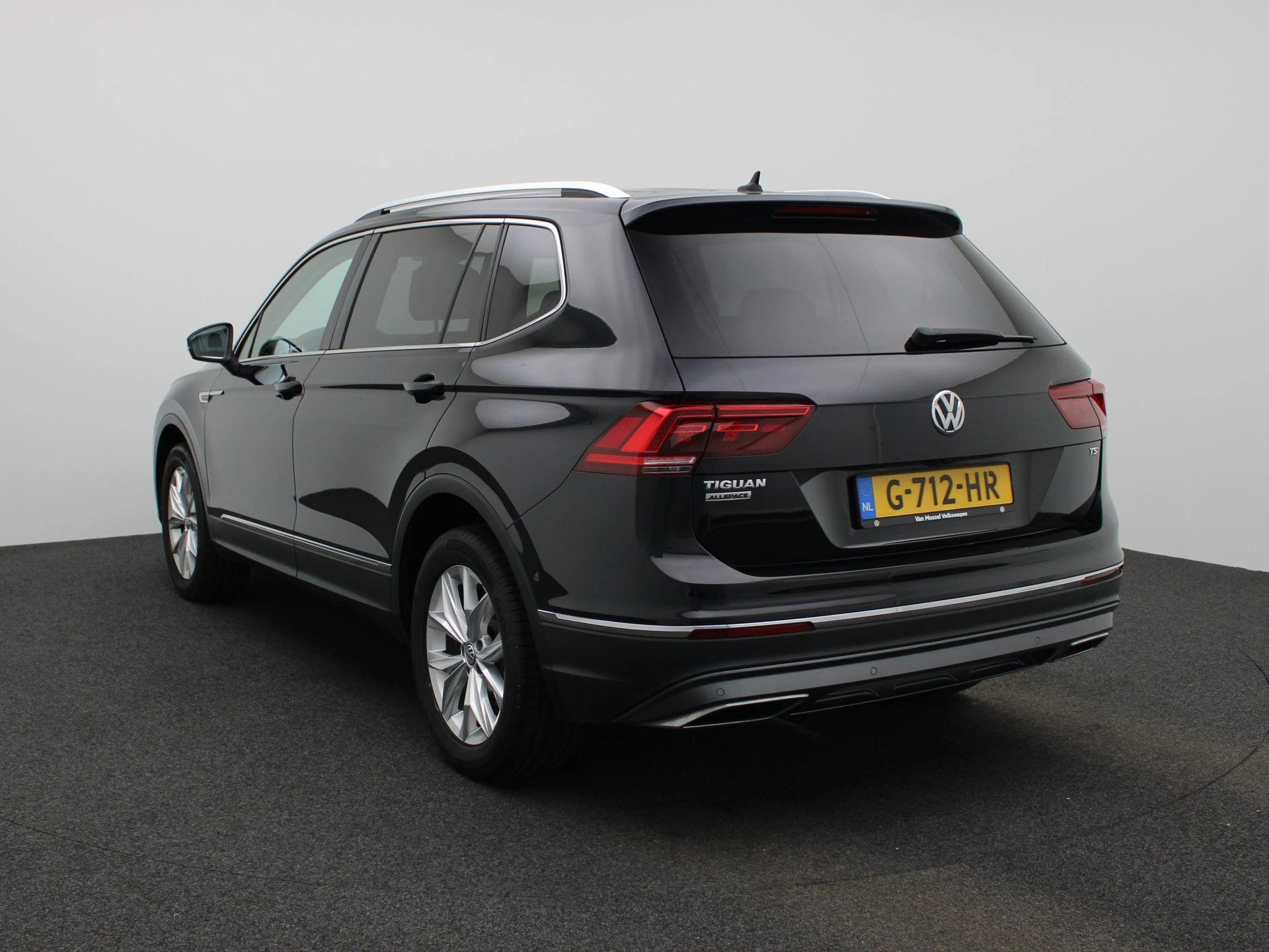 Volkswagen Tiguan Allspace met kenteken 71100 – autofoto 3