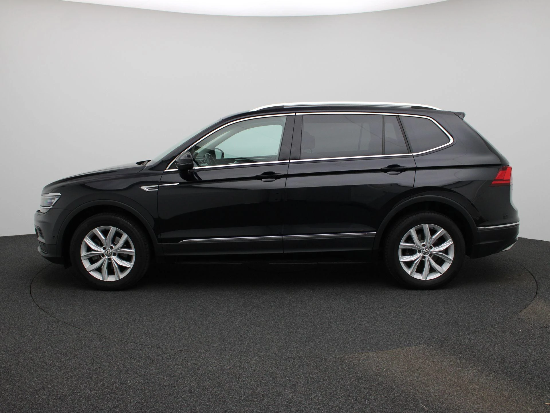 Volkswagen Tiguan Allspace met kenteken 71100 – autofoto 5