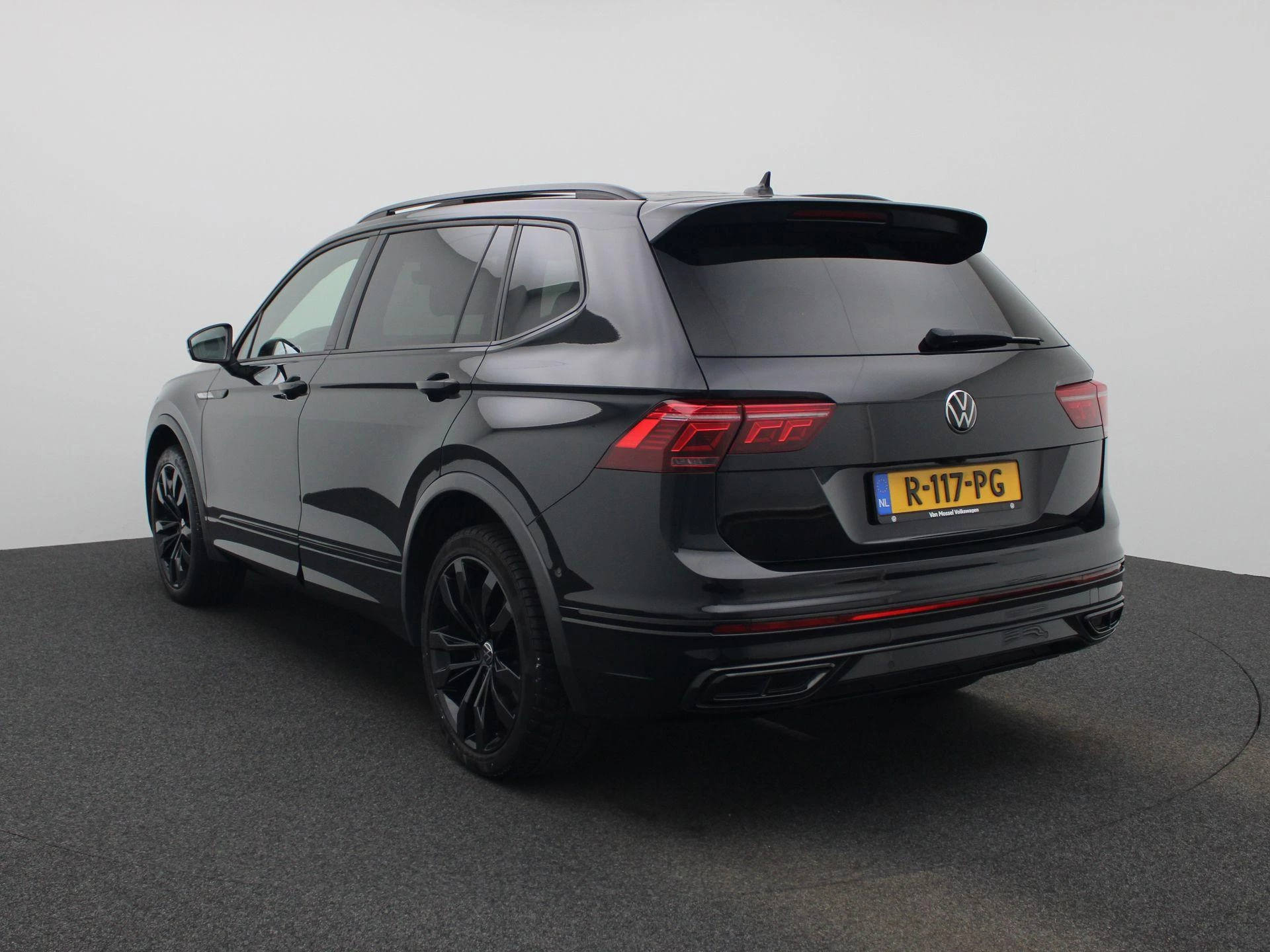 Volkswagen Tiguan Allspace met kenteken R-117-PG – autofoto 4