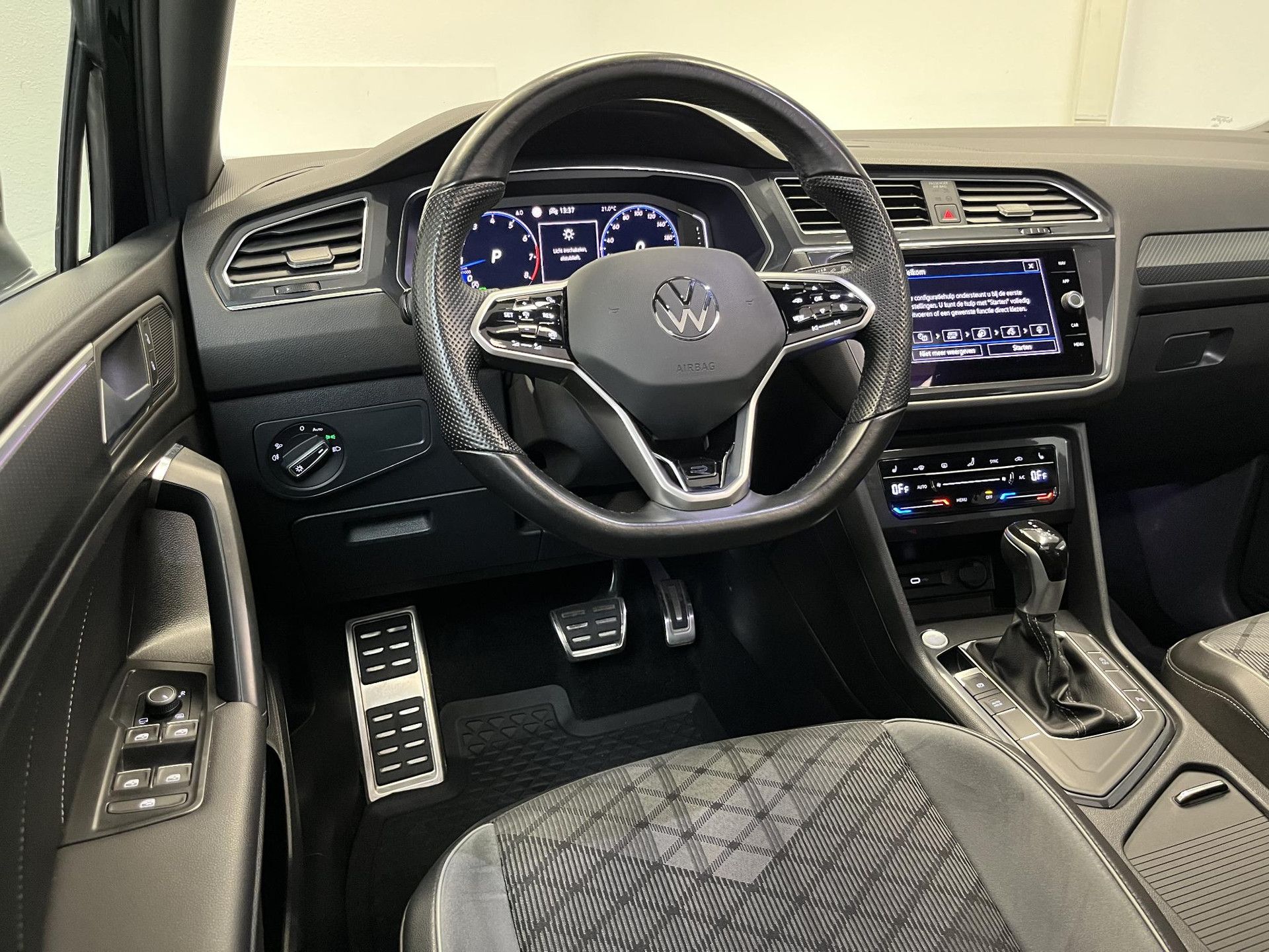 Volkswagen Tiguan Allspace met kenteken R-838-LH – autofoto 3