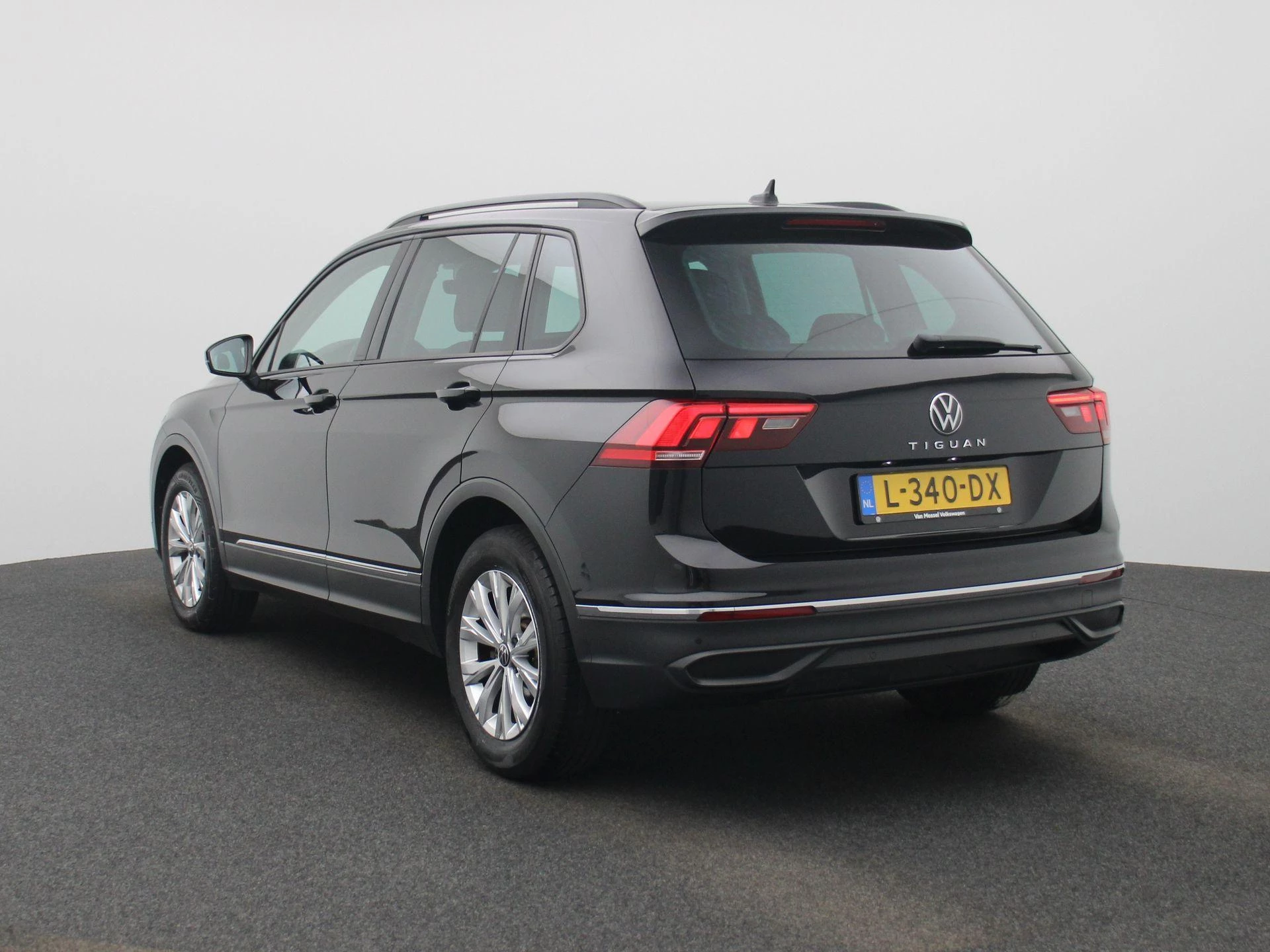 Volkswagen Tiguan met kenteken L-340-DX – autofoto 3