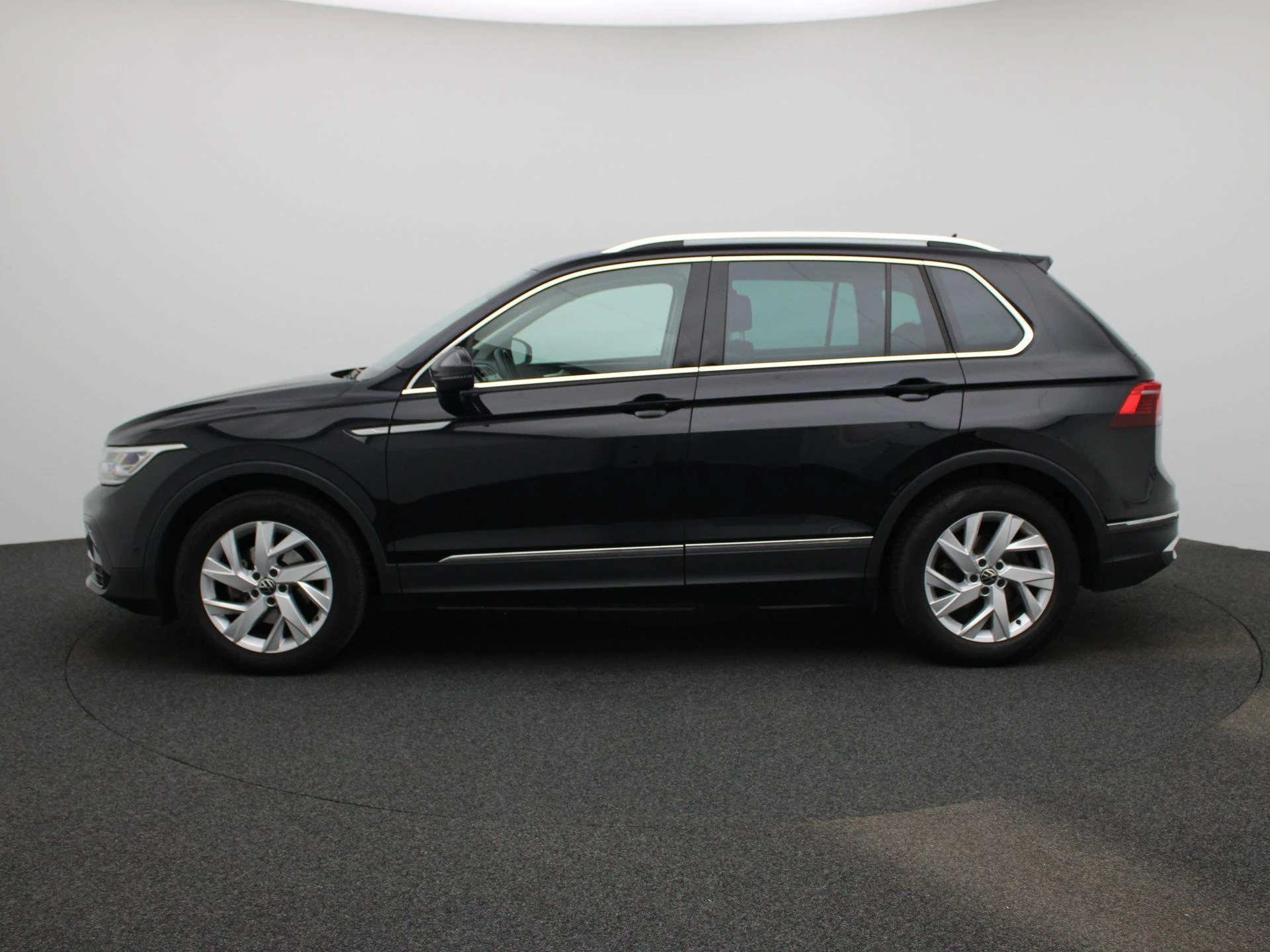 Volkswagen Tiguan met kenteken N-232-HT – autofoto 5