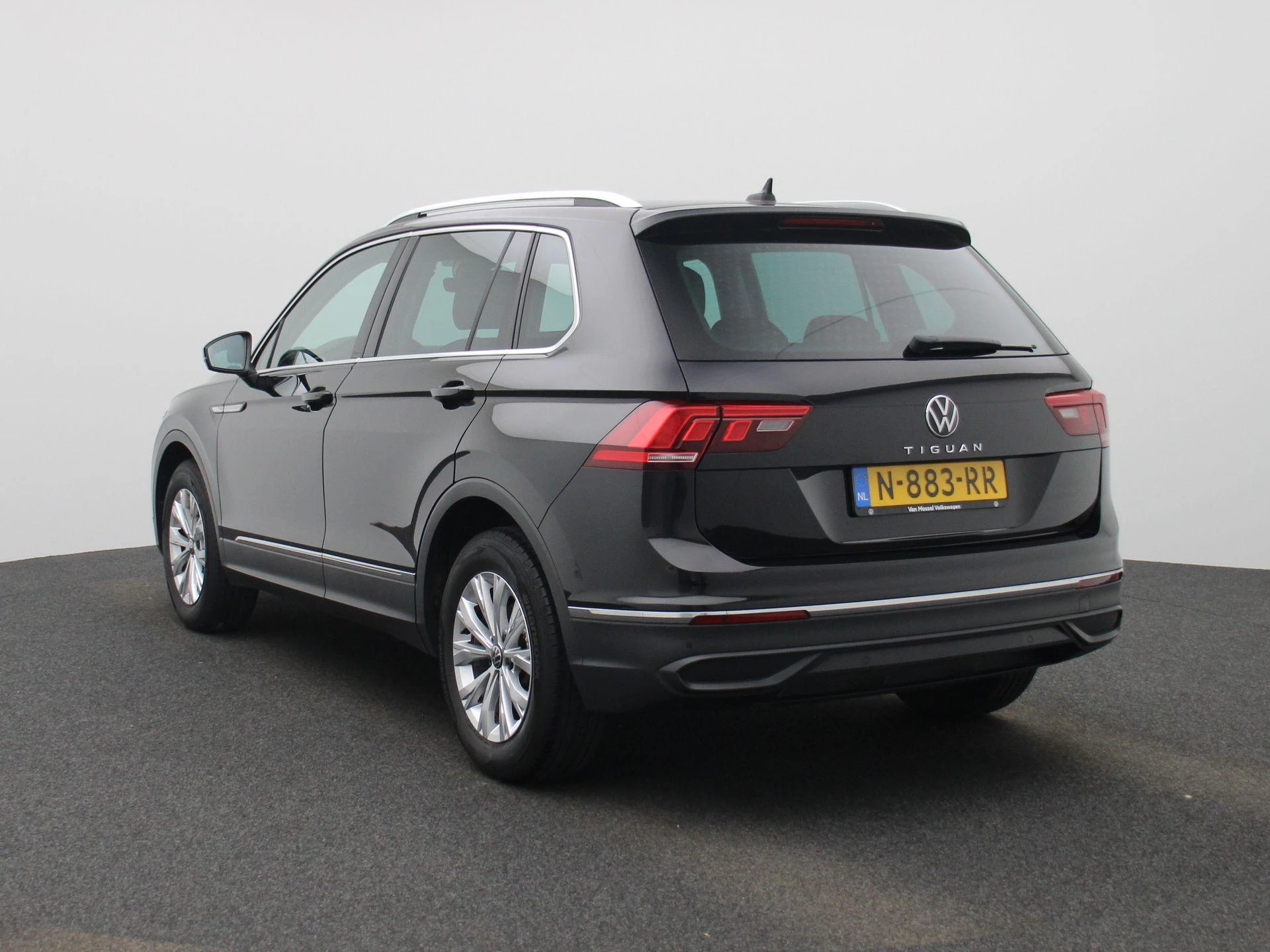 Volkswagen Tiguan met kenteken N-883-RR – autofoto 3