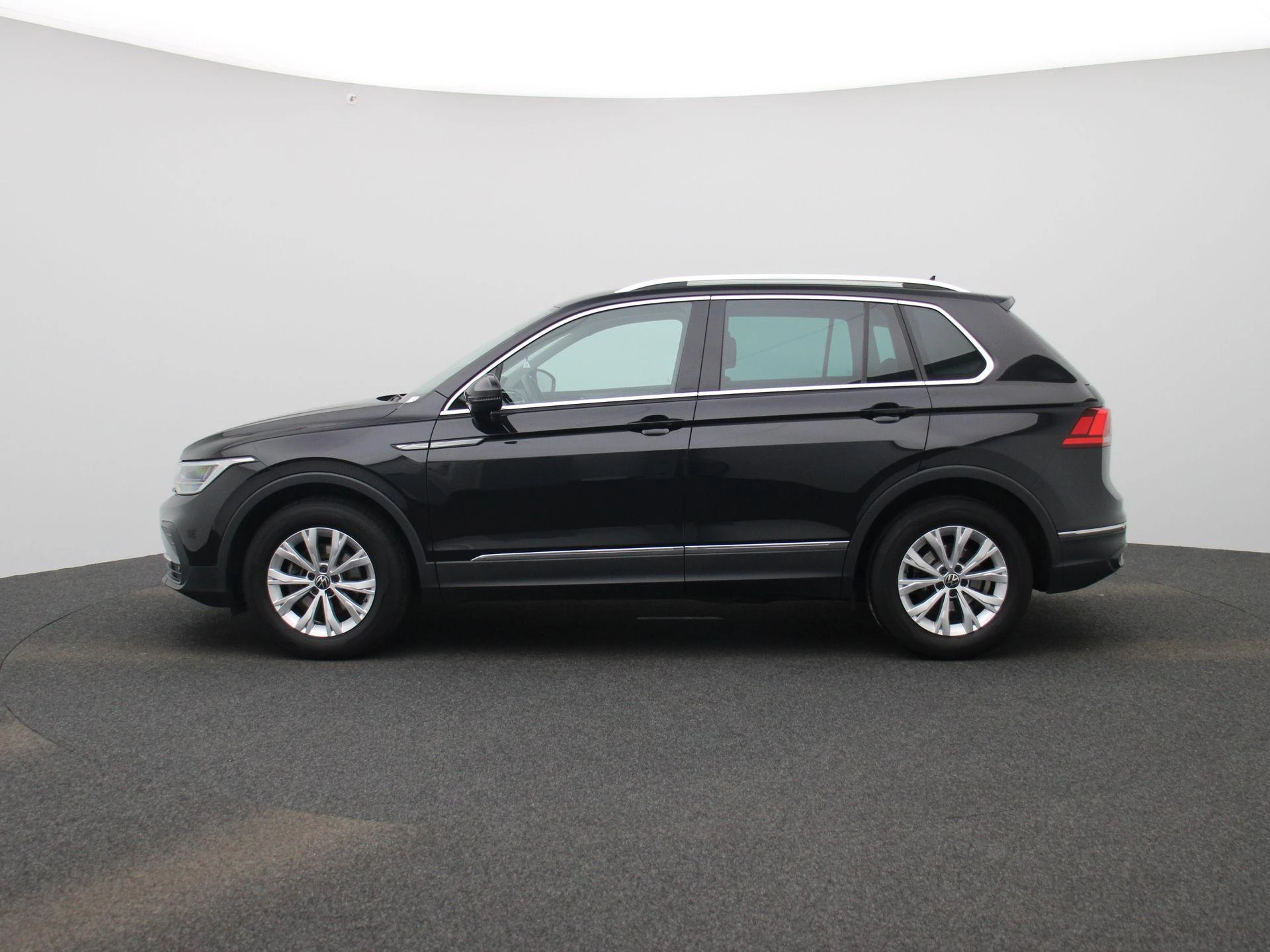 Volkswagen Tiguan met kenteken N-883-RR – autofoto 5
