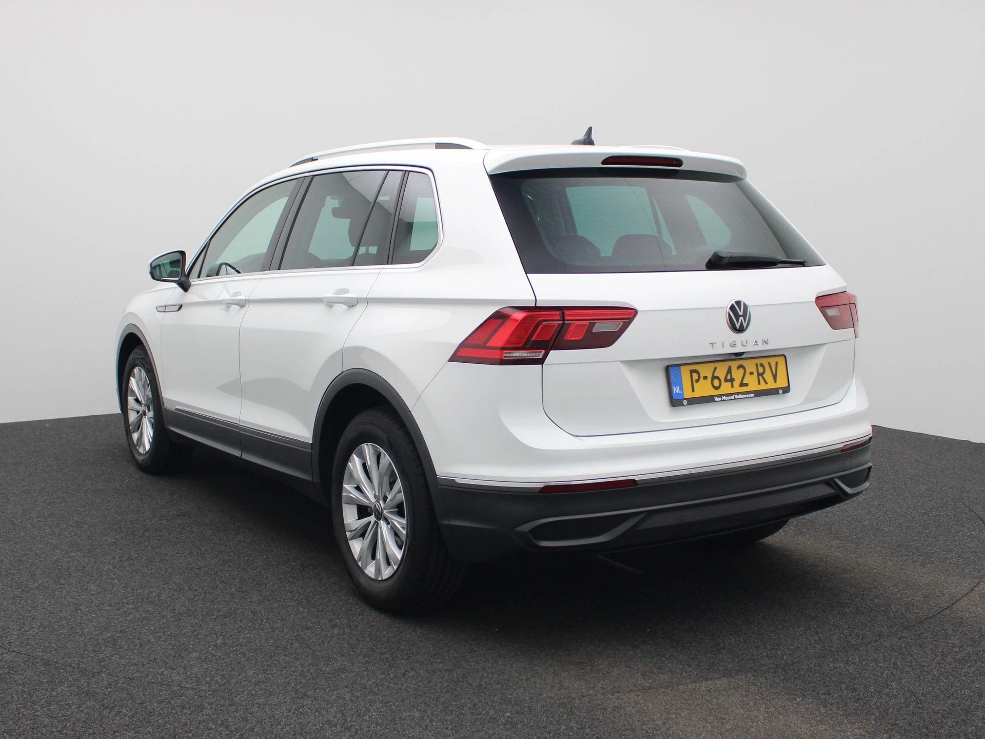 Volkswagen Tiguan met kenteken P-642-RV – autofoto 4